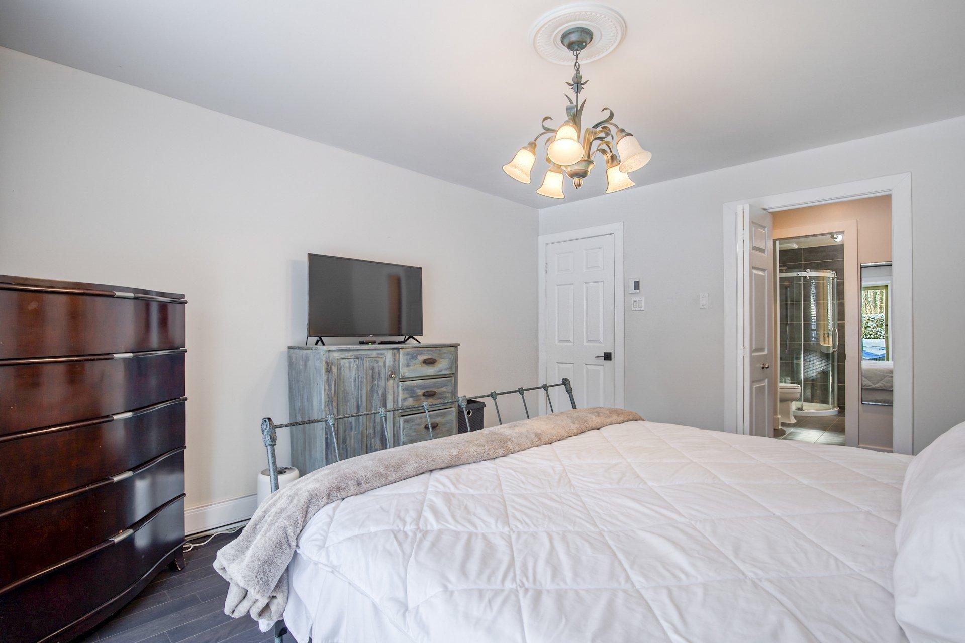 









11


Av. du Mont-St-Bruno

,
Sainte-Julie,




QC
J3E2Z8

