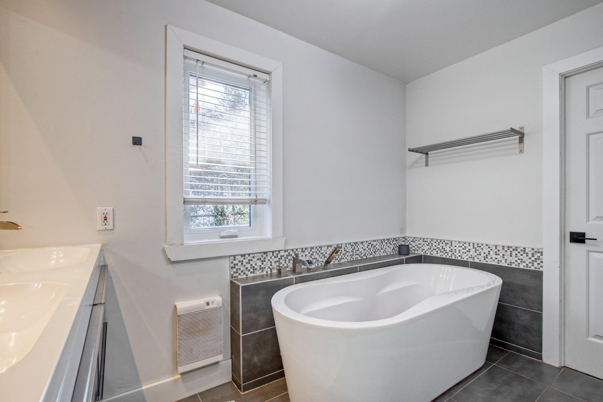 









11


Av. du Mont-St-Bruno

,
Sainte-Julie,




QC
J3E2Z8

