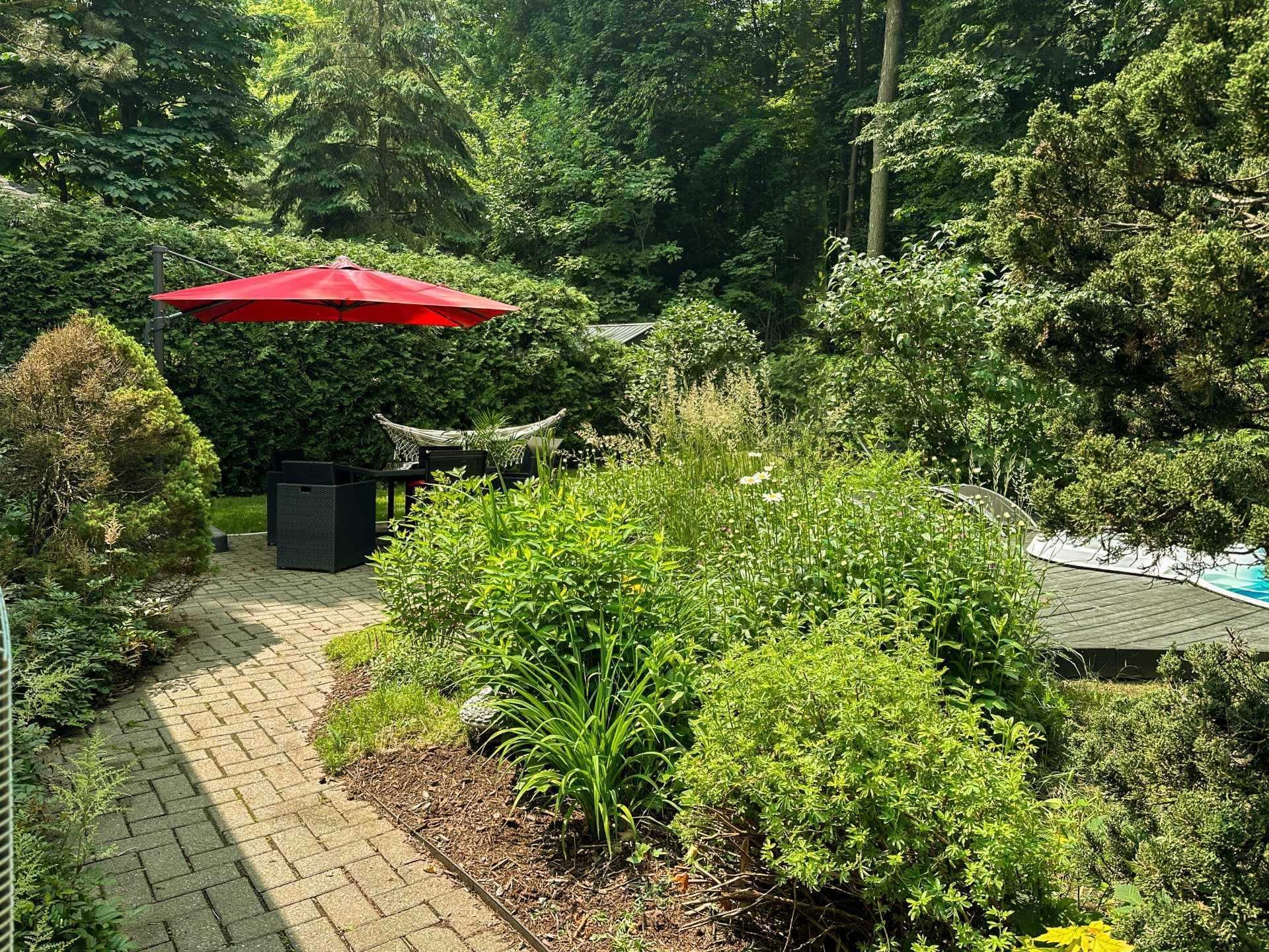 









11


Av. du Mont-St-Bruno

,
Sainte-Julie,




QC
J3E2Z8


