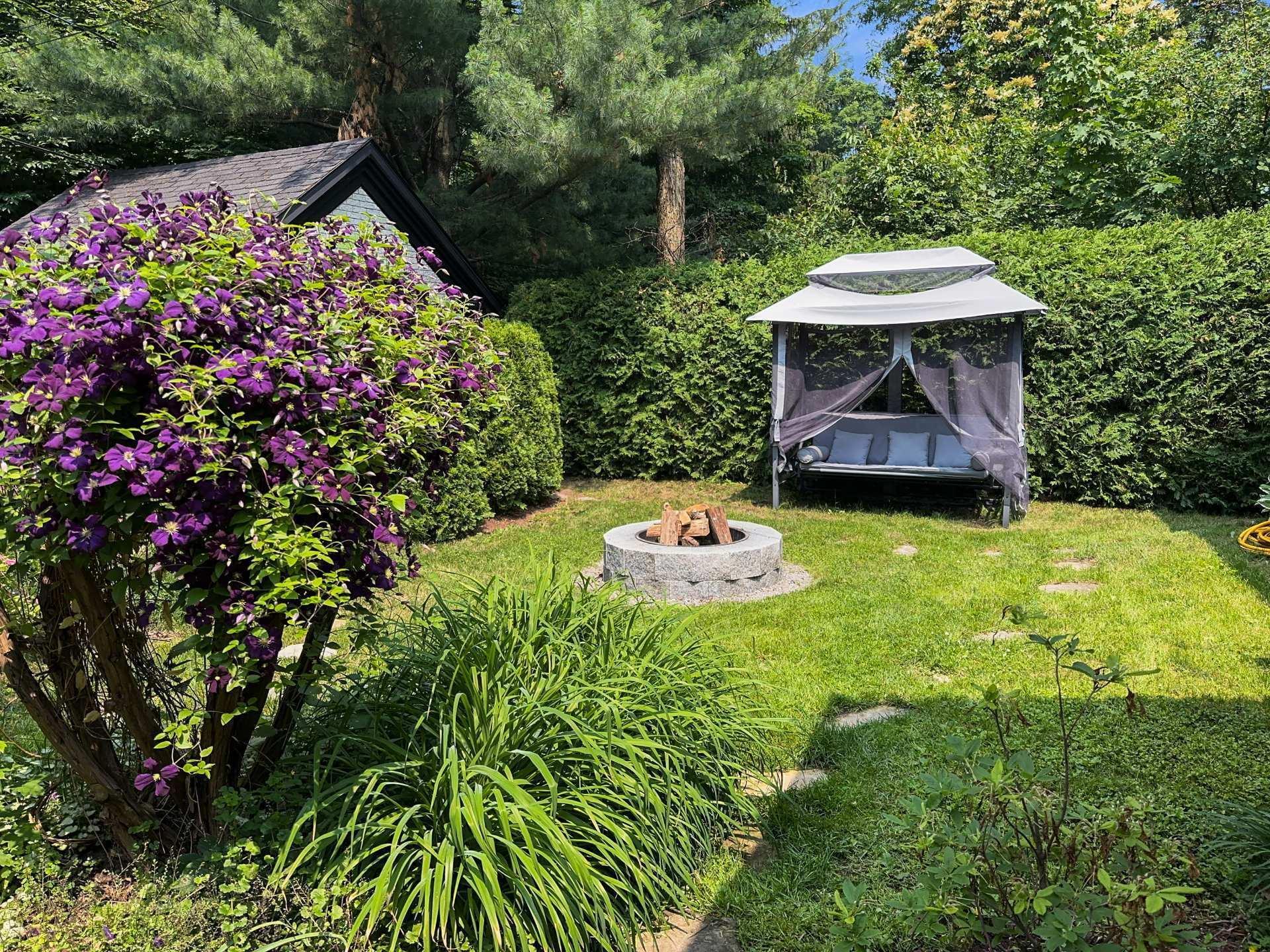 









11


Av. du Mont-St-Bruno

,
Sainte-Julie,




QC
J3E2Z8

