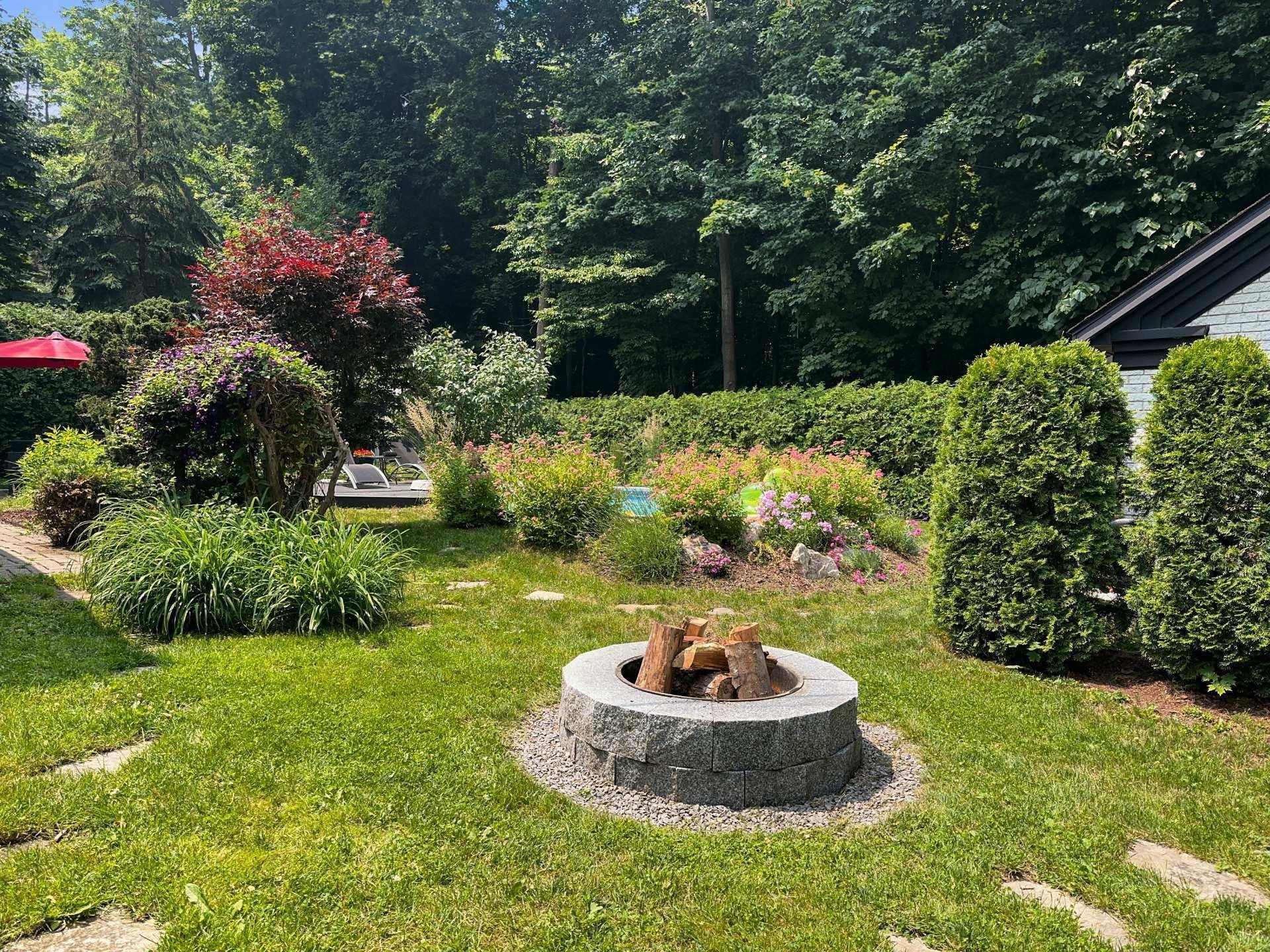 









11


Av. du Mont-St-Bruno

,
Sainte-Julie,




QC
J3E2Z8

