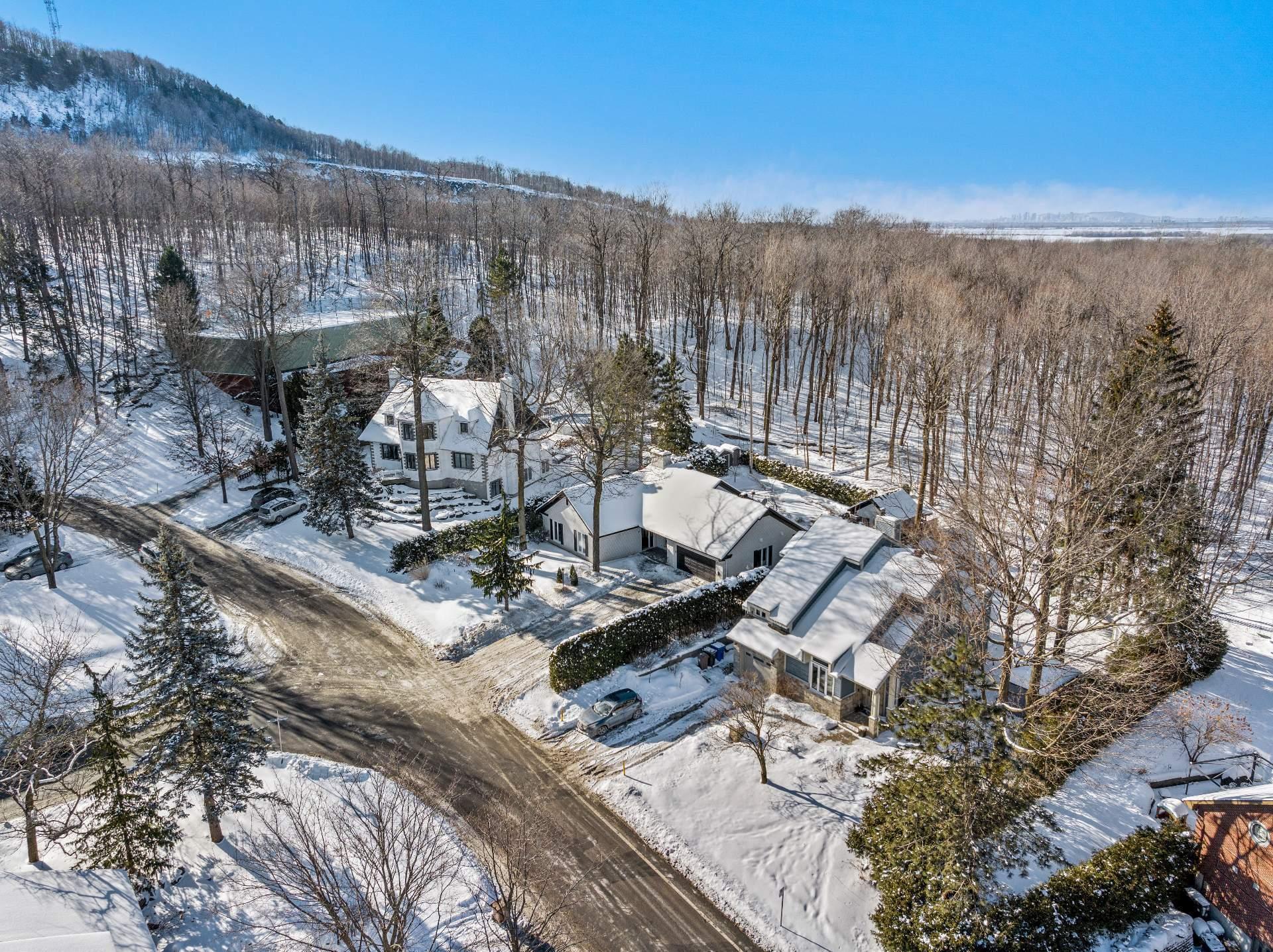









11


Av. du Mont-St-Bruno

,
Sainte-Julie,




QC
J3E2Z8

