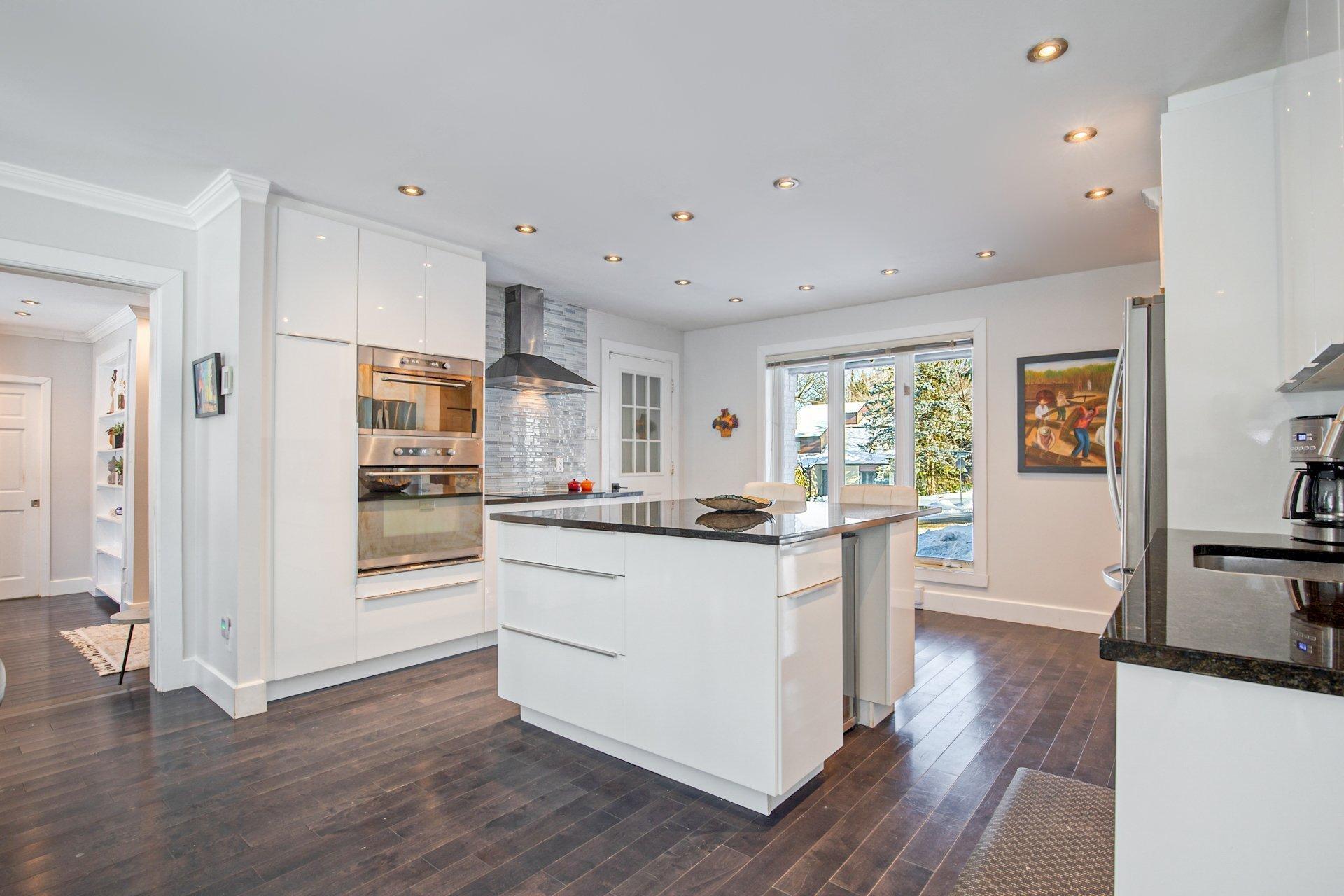 









11


Av. du Mont-St-Bruno

,
Sainte-Julie,




QC
J3E2Z8

