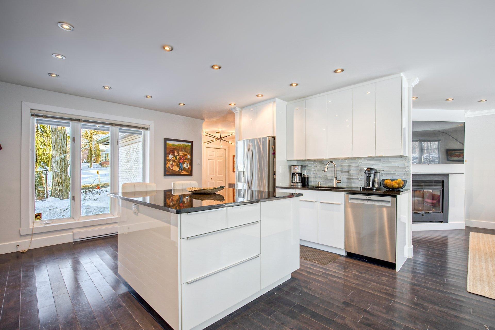 









11


Av. du Mont-St-Bruno

,
Sainte-Julie,




QC
J3E2Z8

