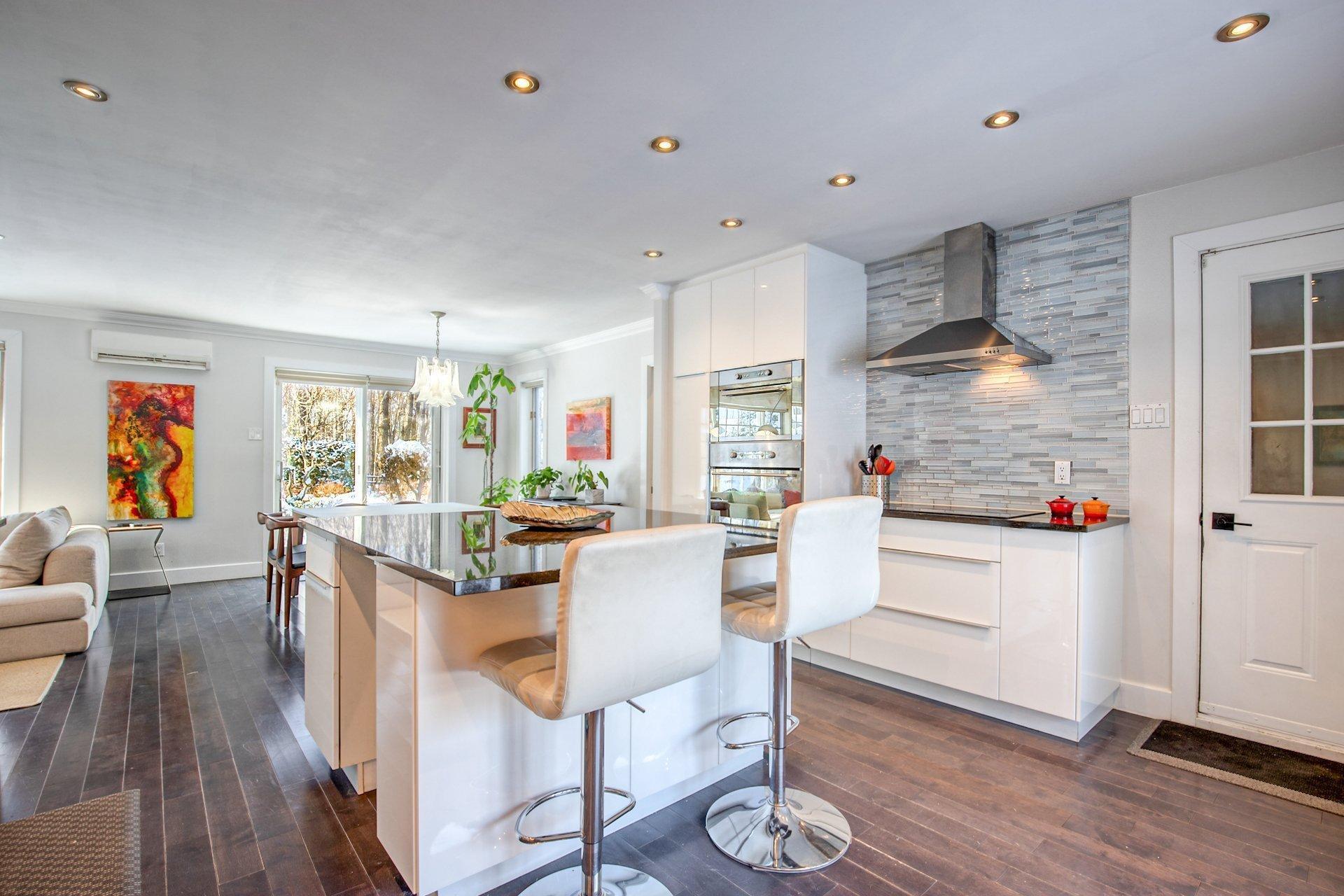 









11


Av. du Mont-St-Bruno

,
Sainte-Julie,




QC
J3E2Z8

