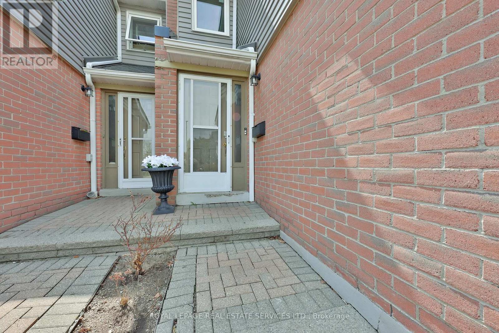 












70 - 3125 FIFTH LINE W

,
Mississauga,




Ontario
L5L3S8

