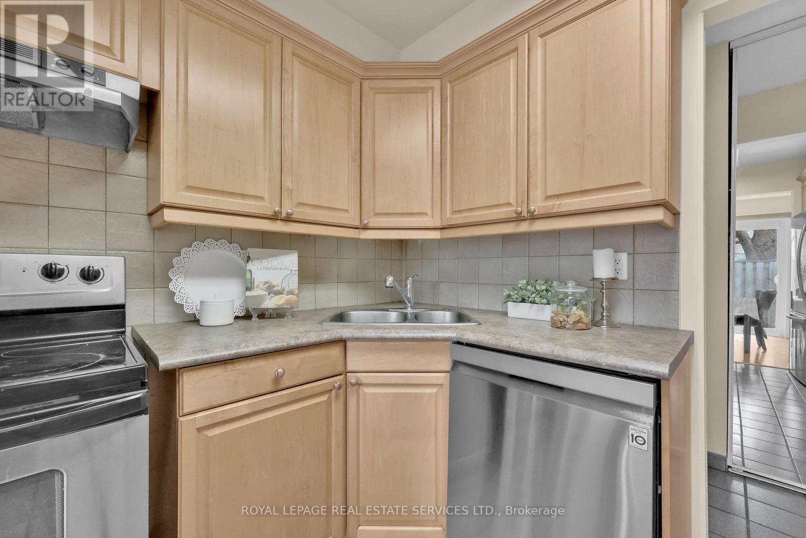 












70 - 3125 FIFTH LINE W

,
Mississauga,




Ontario
L5L3S8

