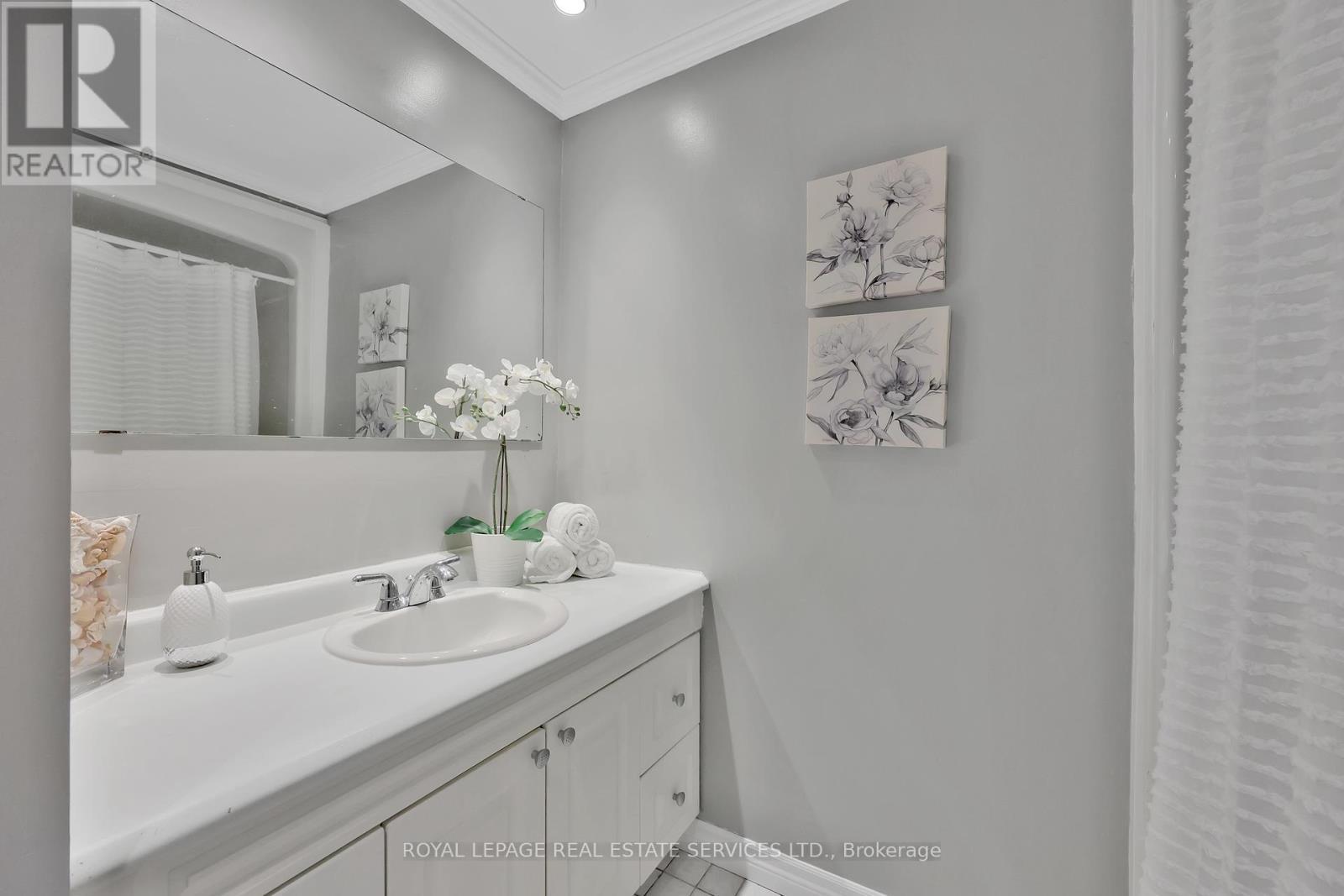 












70 - 3125 FIFTH LINE W

,
Mississauga,




Ontario
L5L3S8

