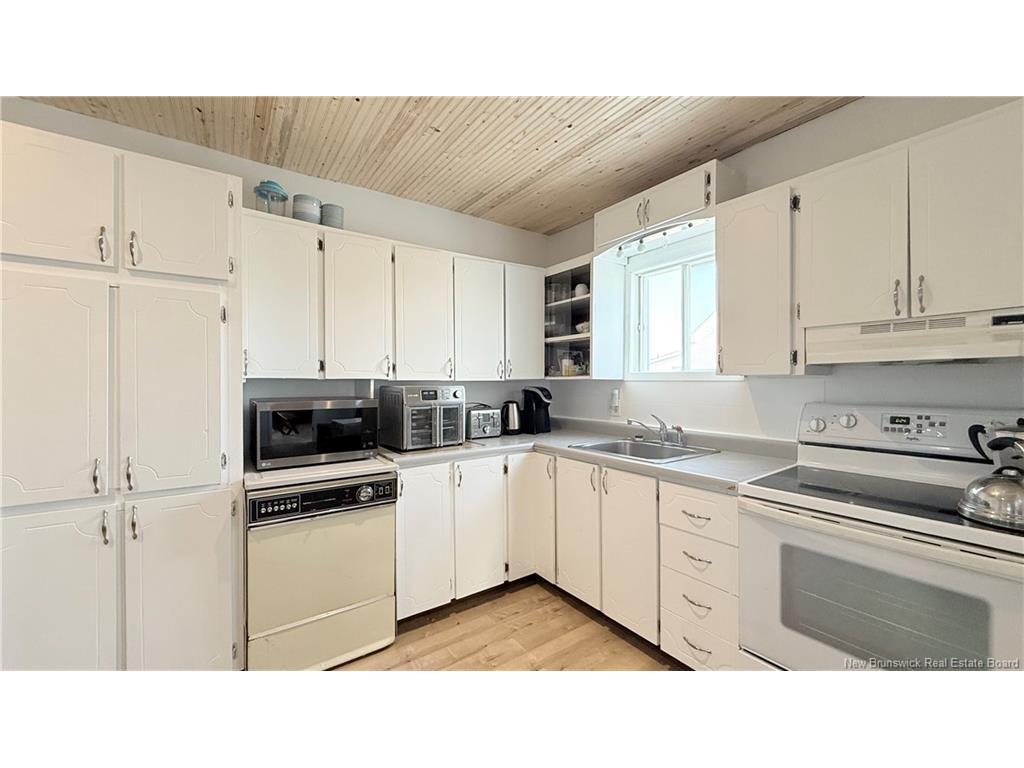 









3669


Morais

,
Bas-Caraquet,




NB
E1W 5Y1

