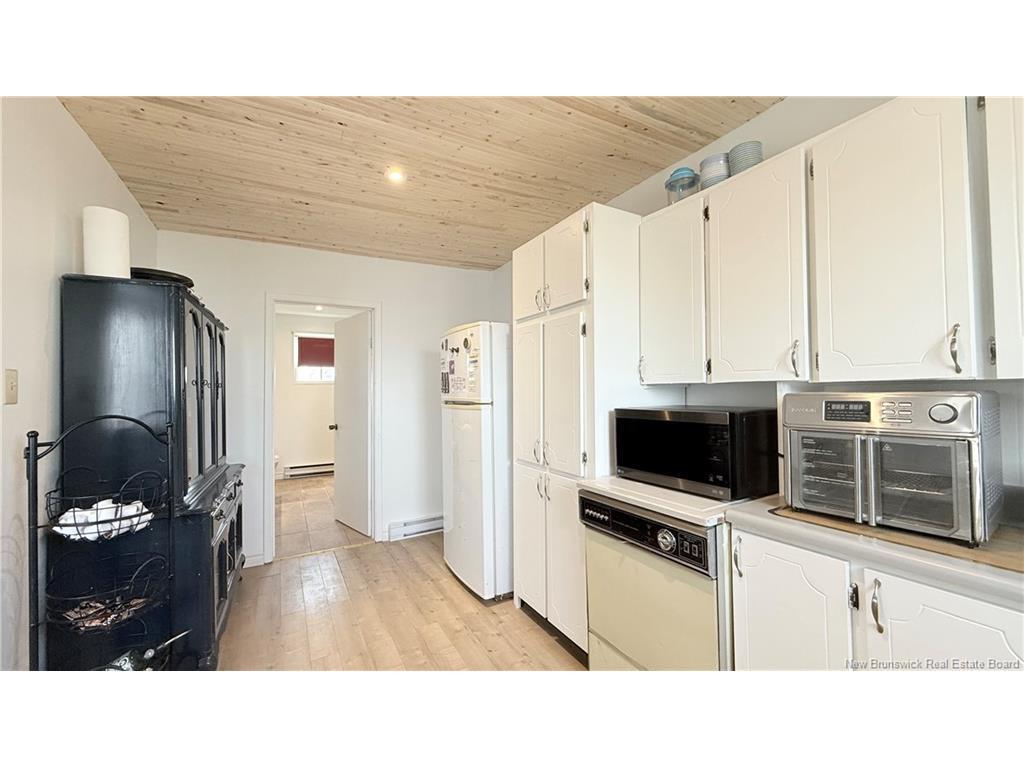 









3669


Morais

,
Bas-Caraquet,




NB
E1W 5Y1

