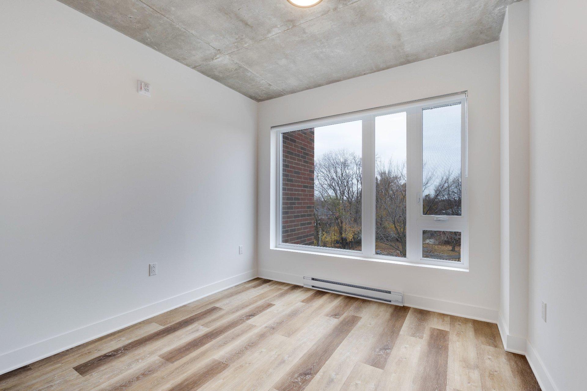 









1640


Boul. de la Côte-Vertu

, 402,
Montréal (Saint-Laurent),




QC
H4L2A2

