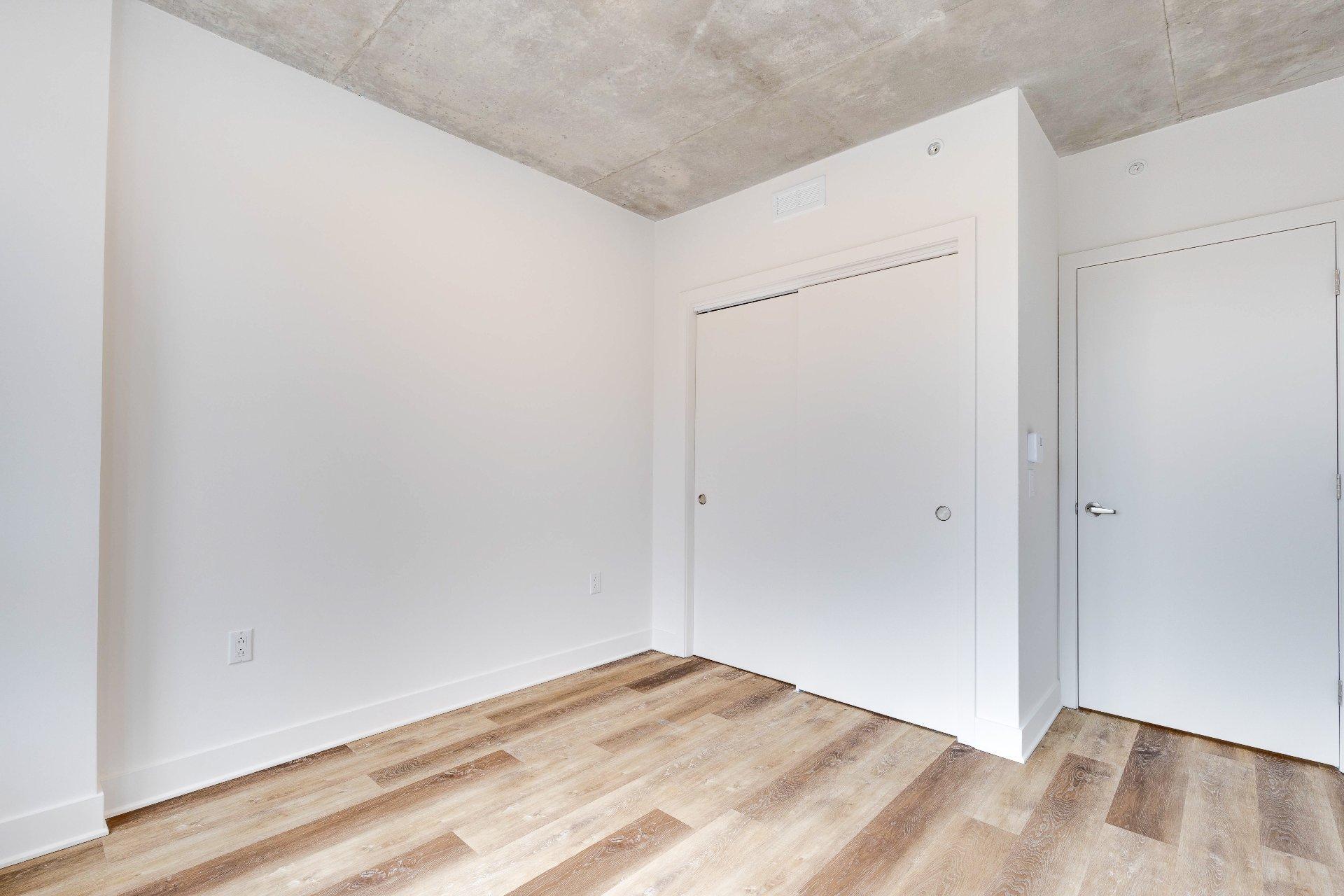 









1640


Boul. de la Côte-Vertu

, 402,
Montréal (Saint-Laurent),




QC
H4L2A2

