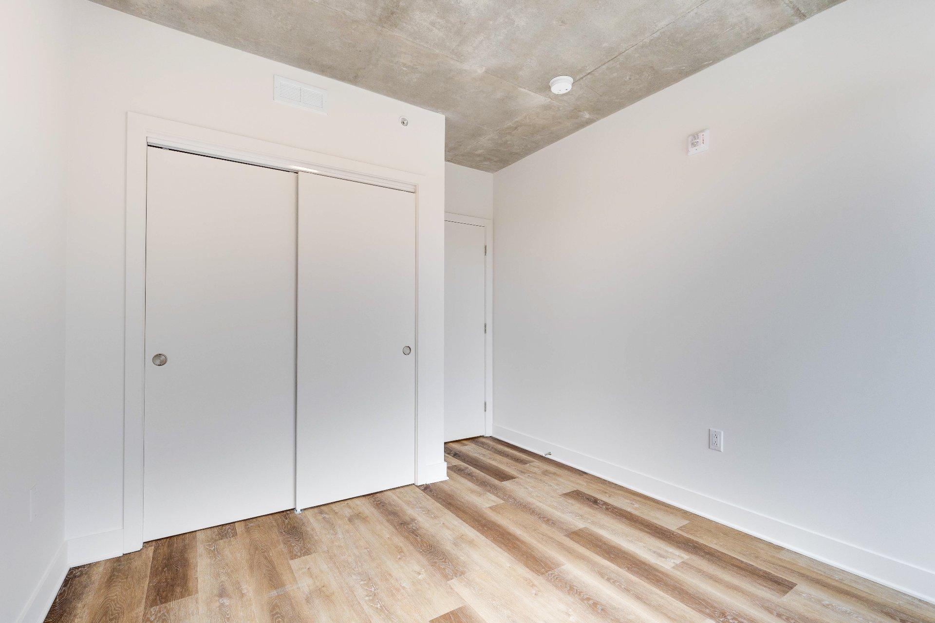









1640


Boul. de la Côte-Vertu

, 402,
Montréal (Saint-Laurent),




QC
H4L2A2

