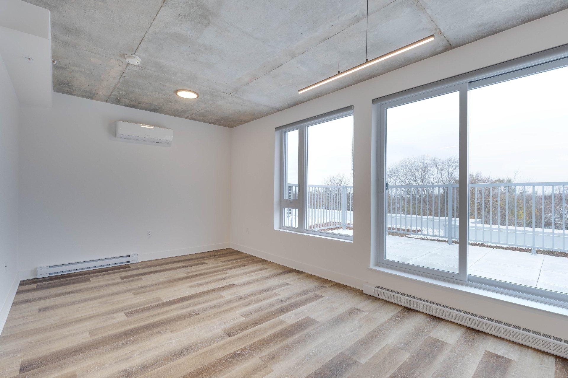 









1640


Boul. de la Côte-Vertu

, 402,
Montréal (Saint-Laurent),




QC
H4L2A2

