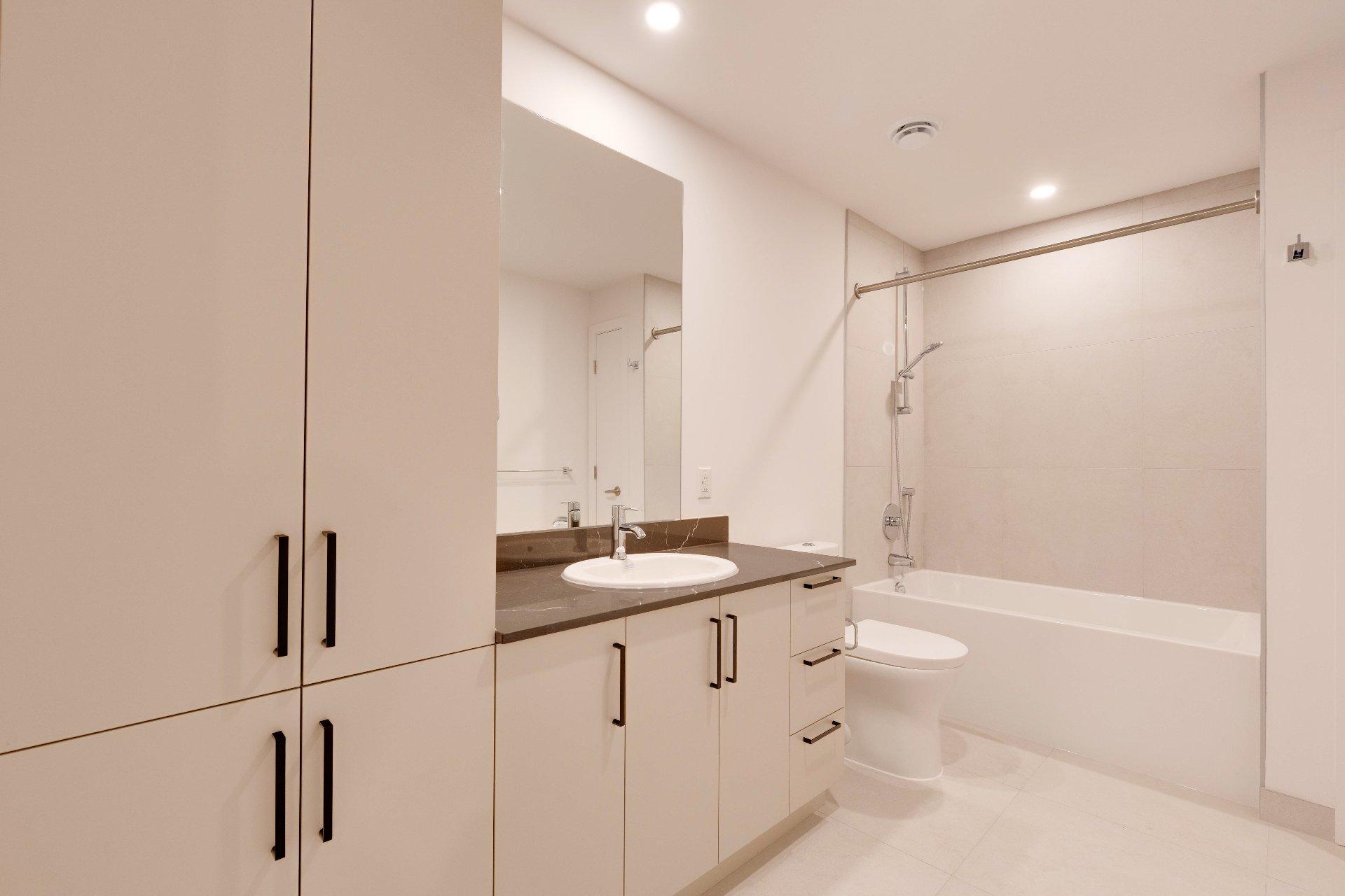 









1640


Boul. de la Côte-Vertu

, 402,
Montréal (Saint-Laurent),




QC
H4L2A2

