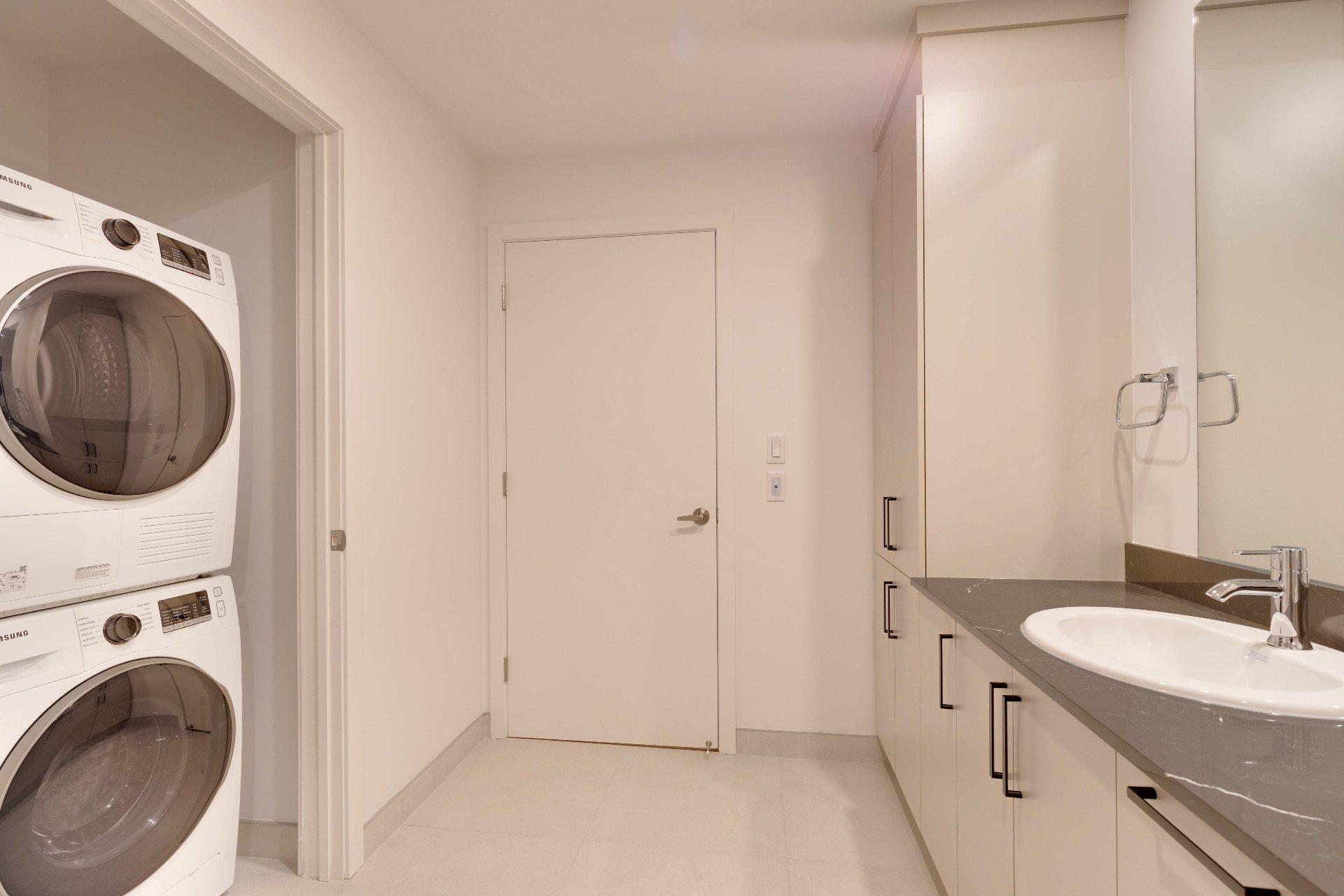 









1640


Boul. de la Côte-Vertu

, 402,
Montréal (Saint-Laurent),




QC
H4L2A2

