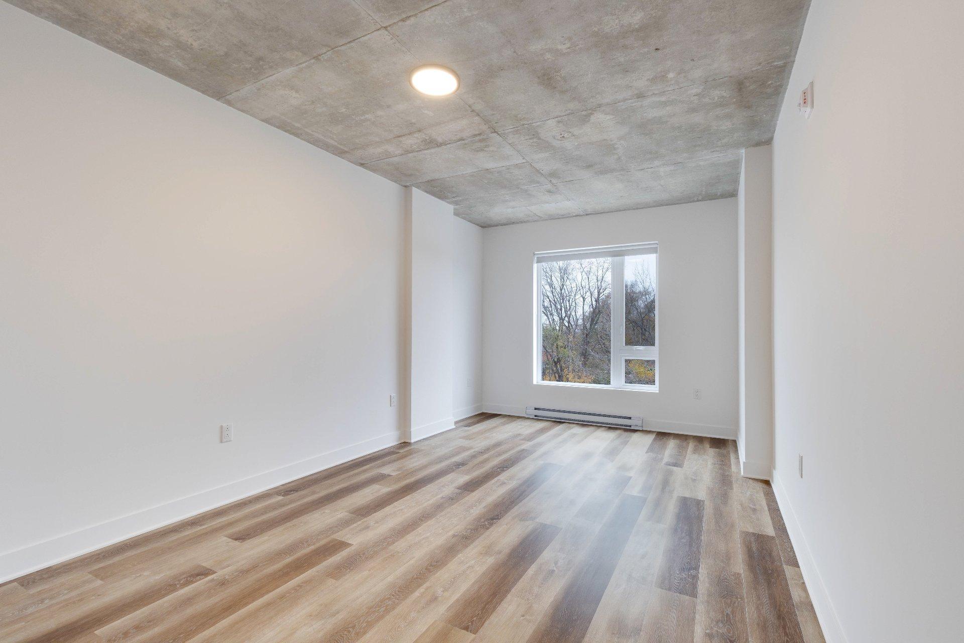 









1640


Boul. de la Côte-Vertu

, 402,
Montréal (Saint-Laurent),




QC
H4L2A2

