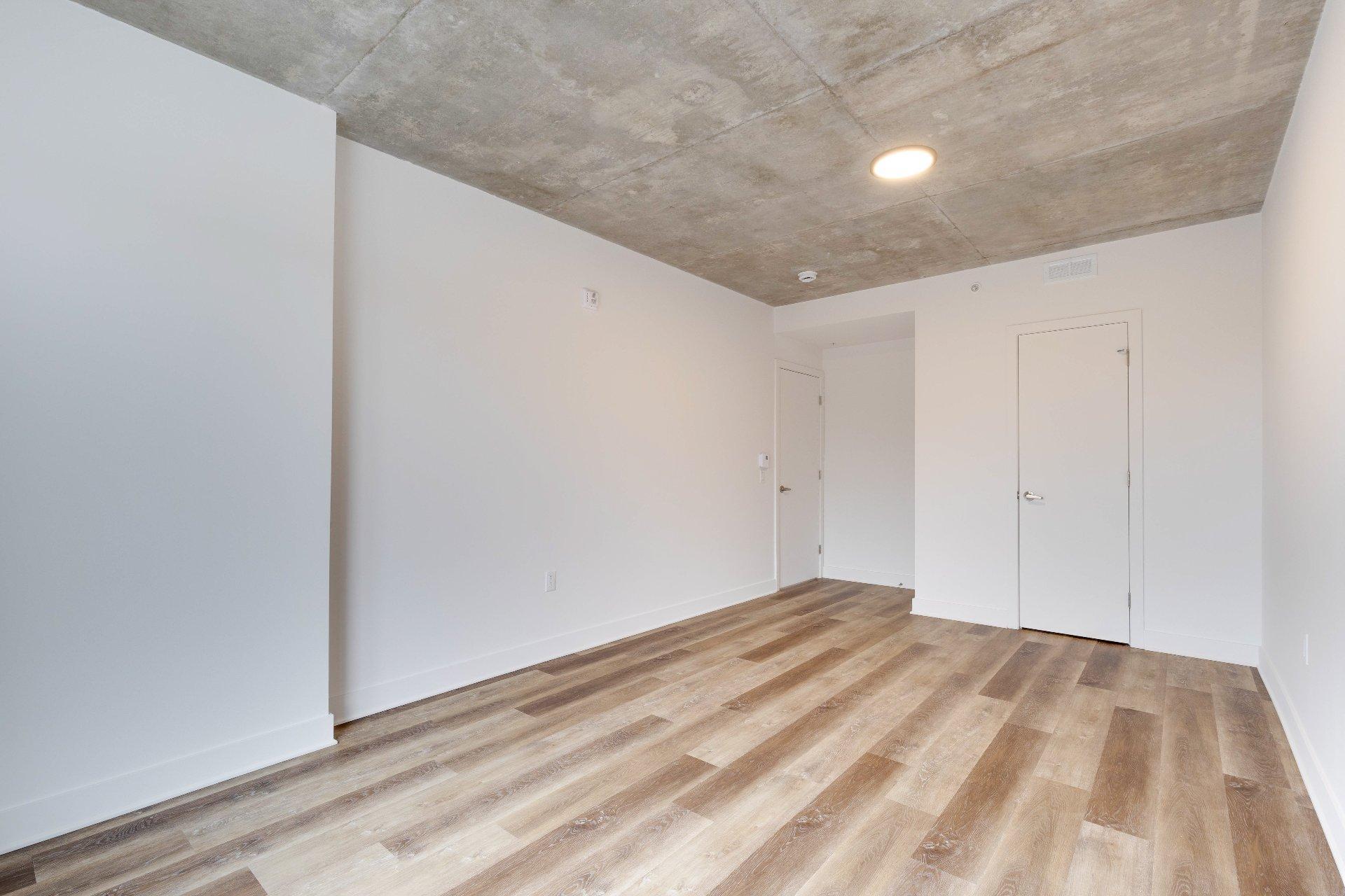 









1640


Boul. de la Côte-Vertu

, 402,
Montréal (Saint-Laurent),




QC
H4L2A2

