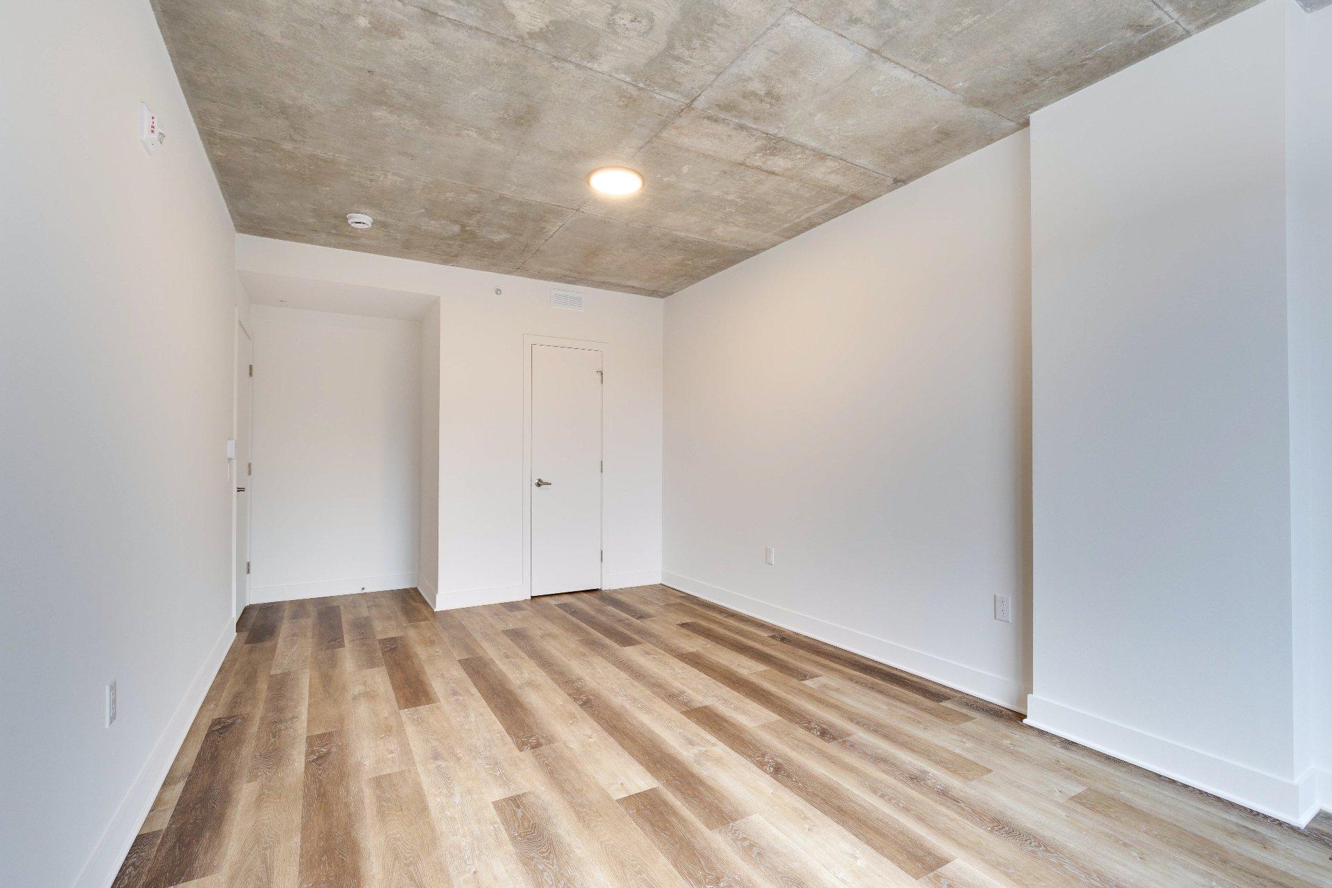 









1640


Boul. de la Côte-Vertu

, 402,
Montréal (Saint-Laurent),




QC
H4L2A2

