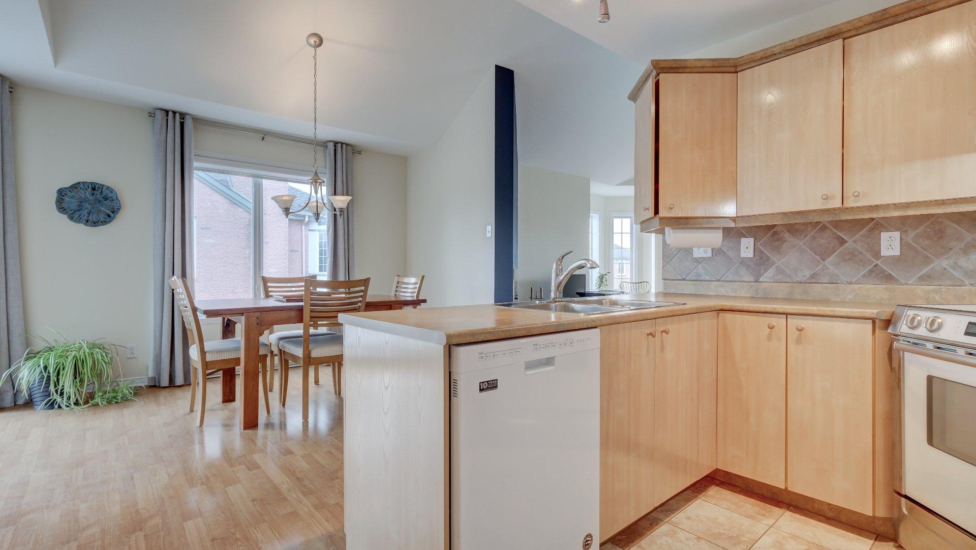 









319


Rue Damien-Benoît

,
Mont-Saint-Hilaire,




QC
J3H6B2

