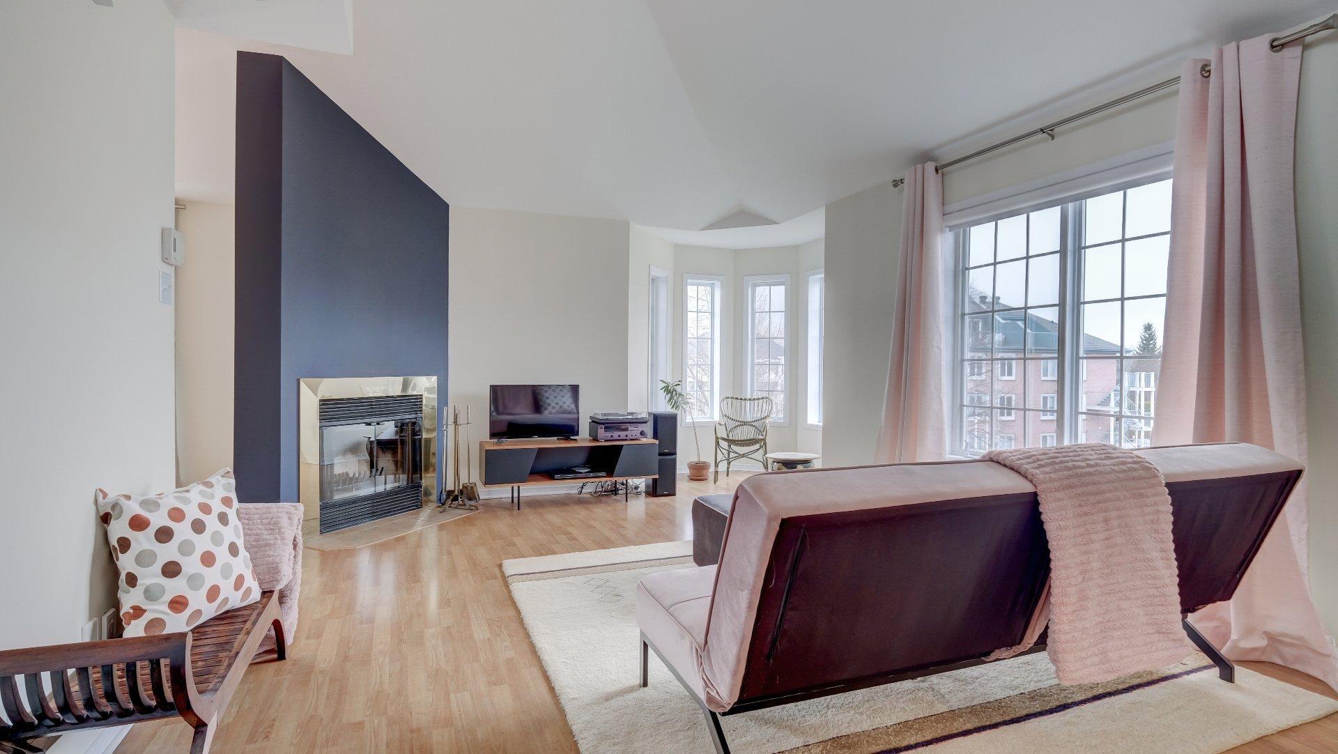 









319


Rue Damien-Benoît

,
Mont-Saint-Hilaire,




QC
J3H6B2

