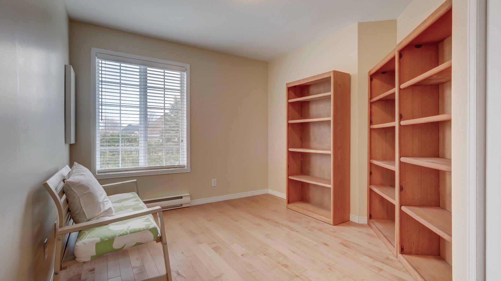 









319


Rue Damien-Benoît

,
Mont-Saint-Hilaire,




QC
J3H6B2

