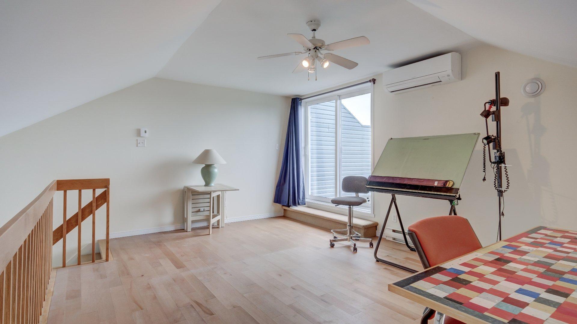 









319


Rue Damien-Benoît

,
Mont-Saint-Hilaire,




QC
J3H6B2

