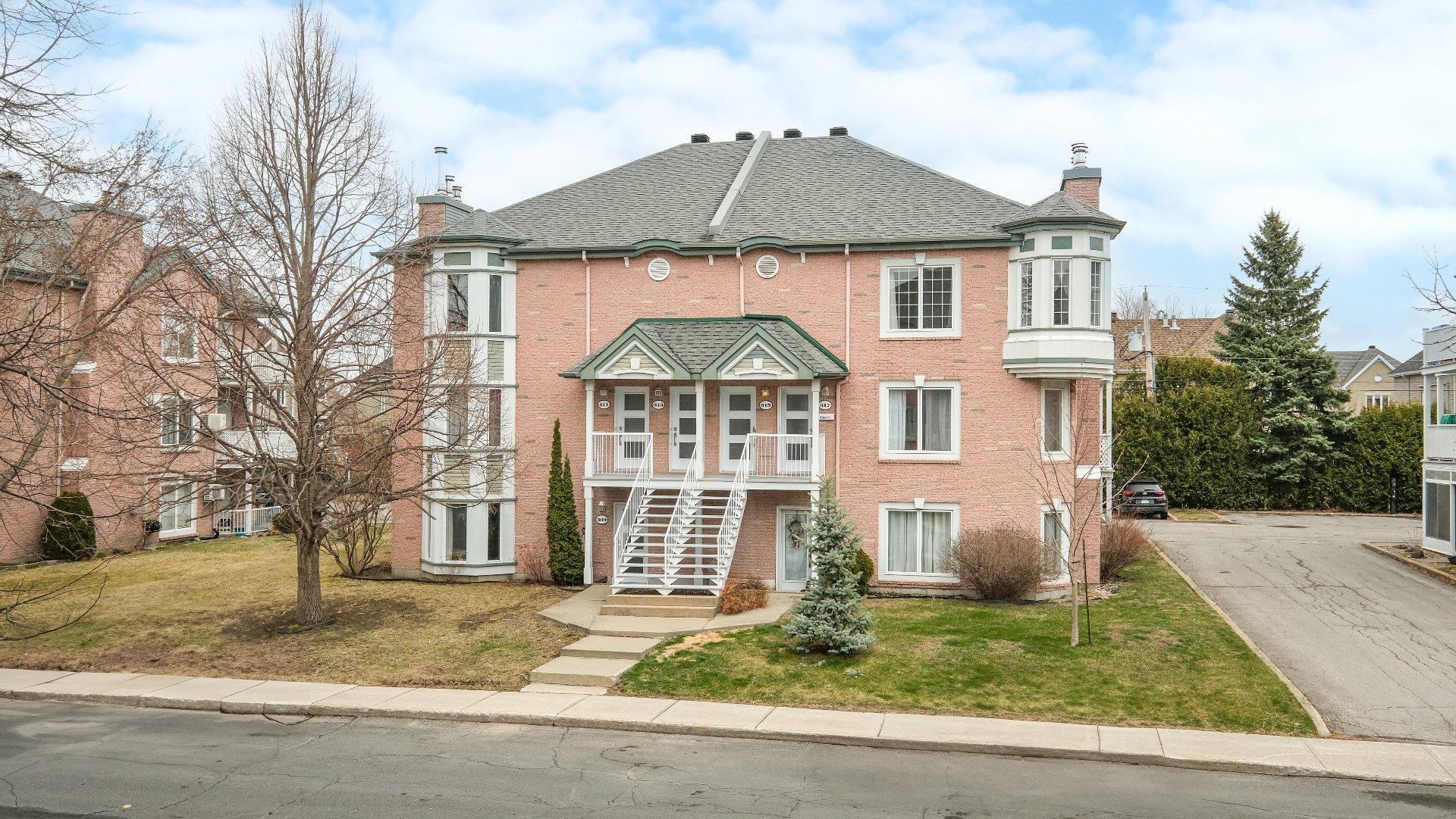 









319


Rue Damien-Benoît

,
Mont-Saint-Hilaire,




QC
J3H6B2

