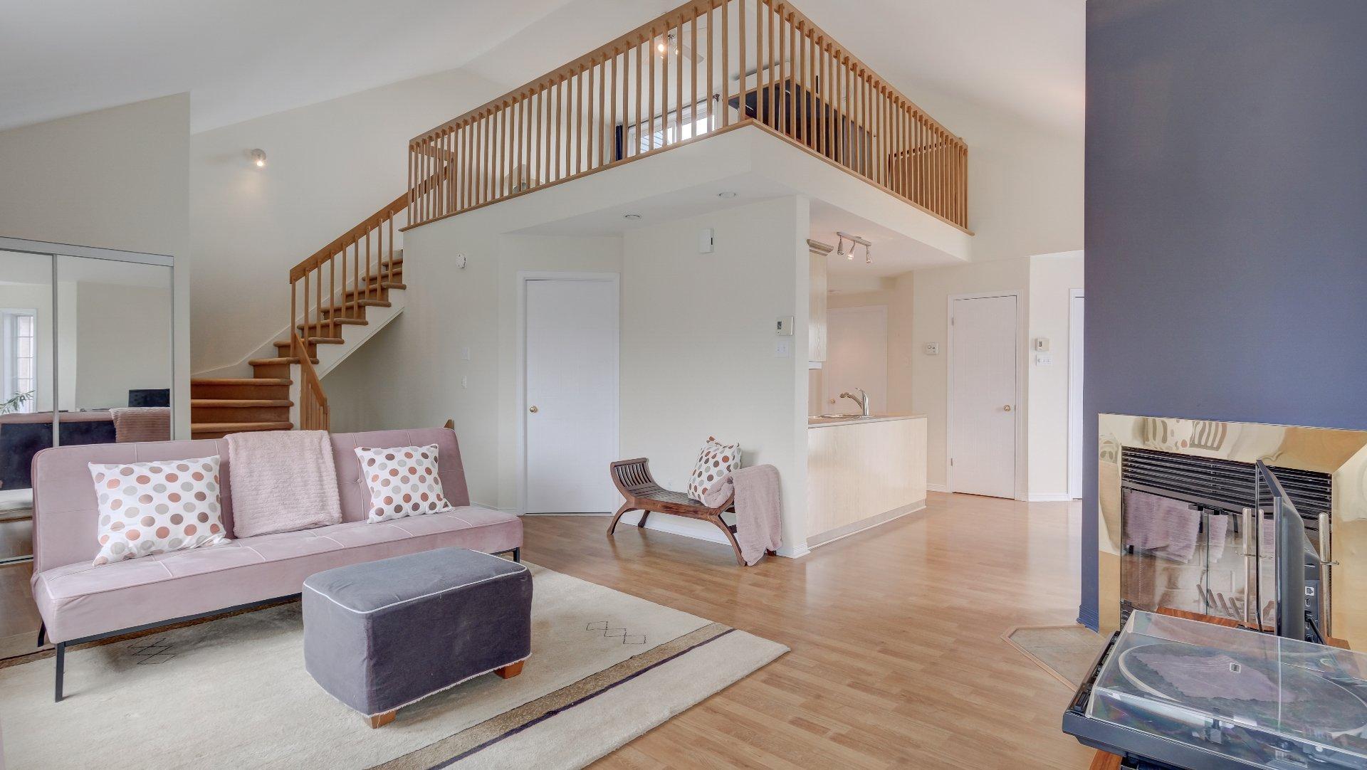 









319


Rue Damien-Benoît

,
Mont-Saint-Hilaire,




QC
J3H6B2

