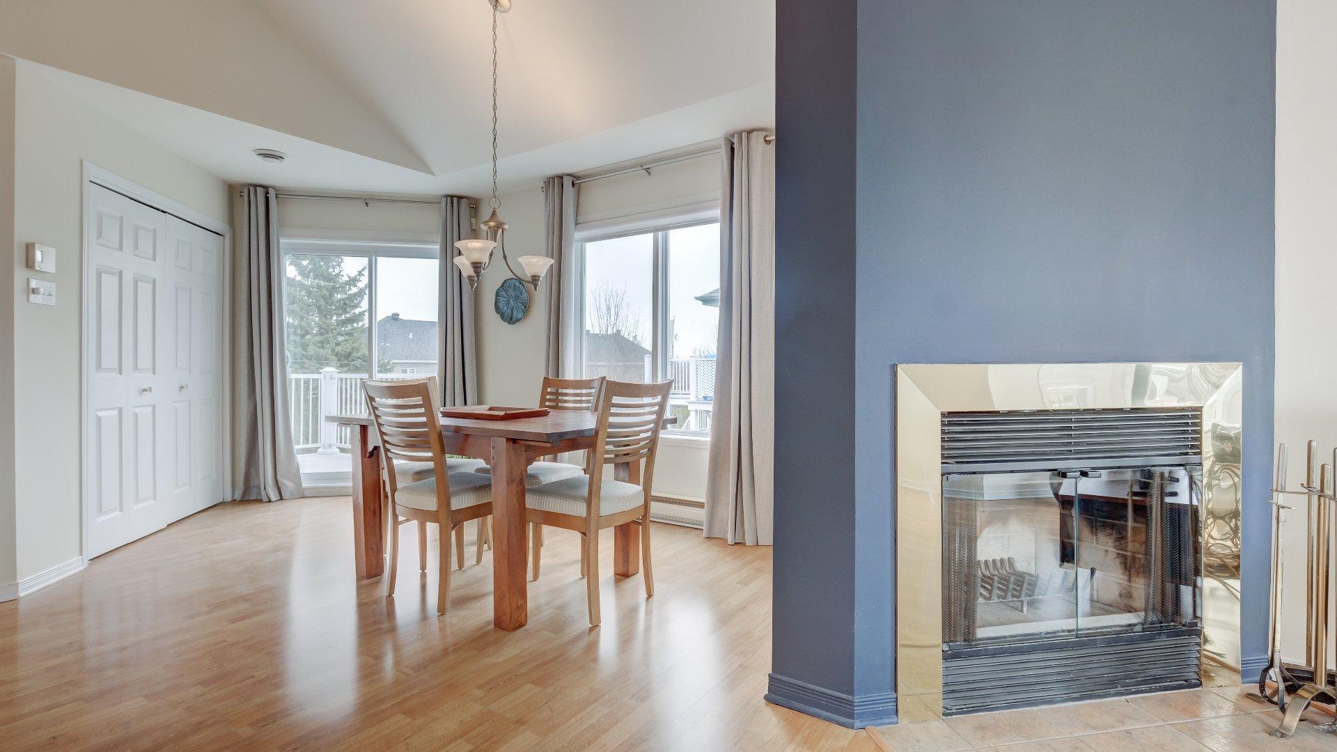 









319


Rue Damien-Benoît

,
Mont-Saint-Hilaire,




QC
J3H6B2

