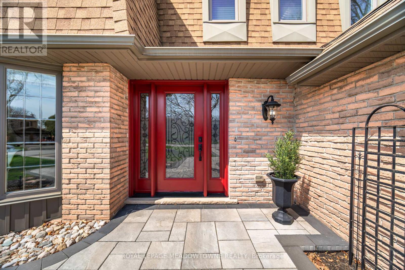 












6736 BARRISDALE DRIVE

,
Mississauga,




Ontario
L5N2H4

