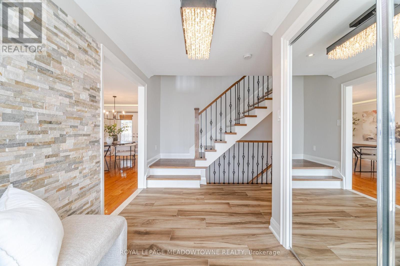 












6736 BARRISDALE DRIVE

,
Mississauga,




Ontario
L5N2H4

