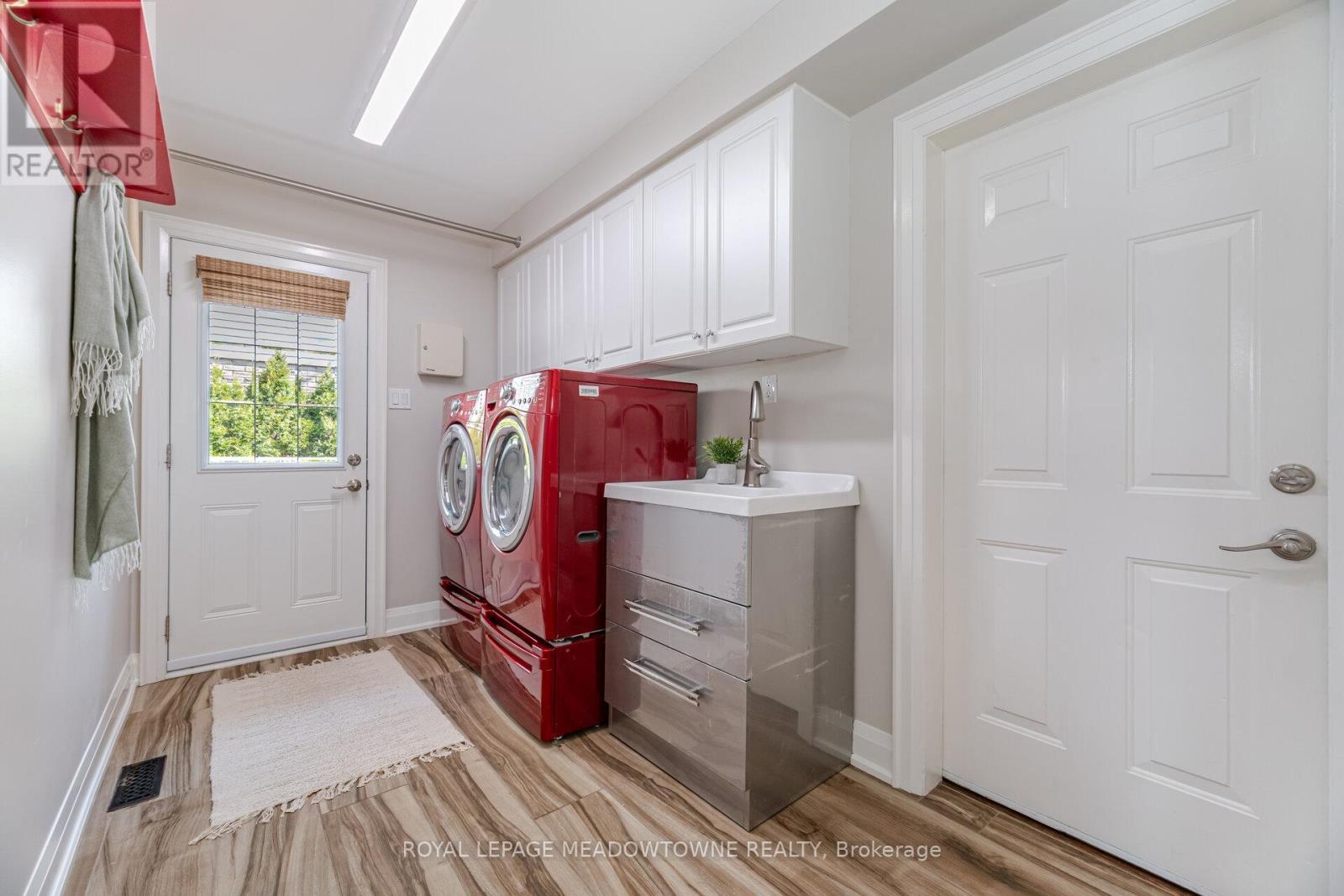 












6736 BARRISDALE DRIVE

,
Mississauga,




Ontario
L5N2H4

