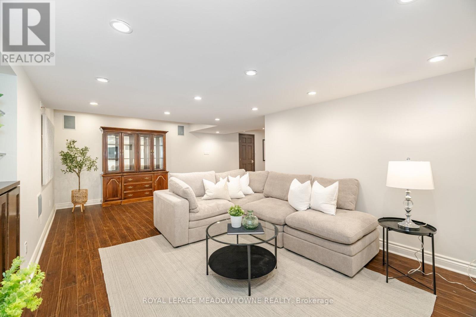 












6736 BARRISDALE DRIVE

,
Mississauga,




Ontario
L5N2H4


