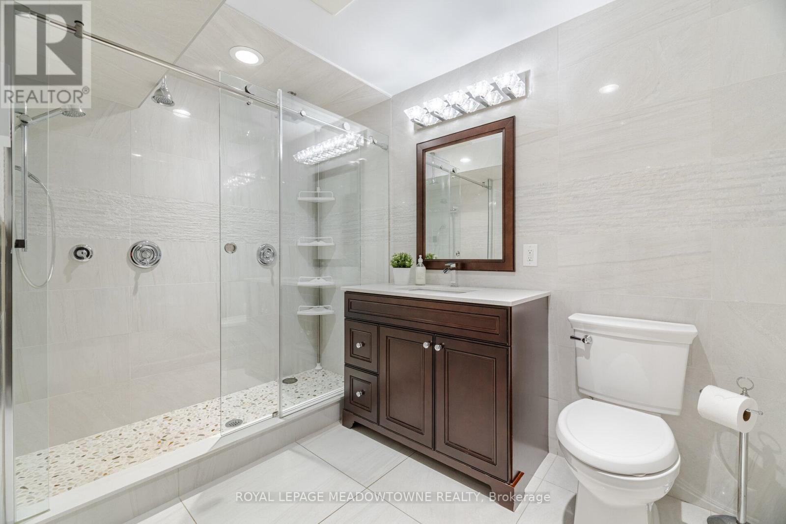 












6736 BARRISDALE DRIVE

,
Mississauga,




Ontario
L5N2H4

