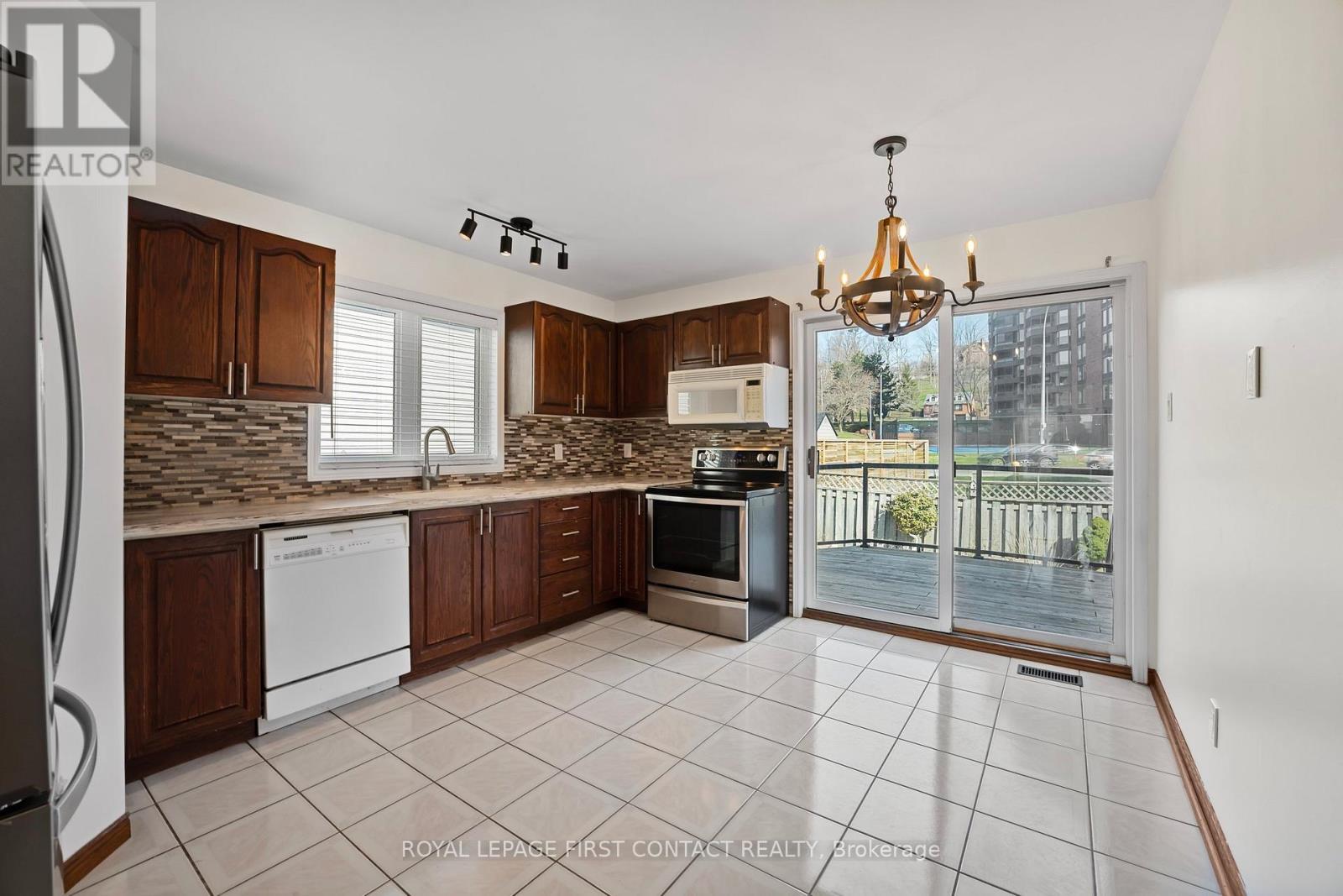 












36 KEMPENFELT DRIVE

,
Barrie,




Ontario
L4M1B9

