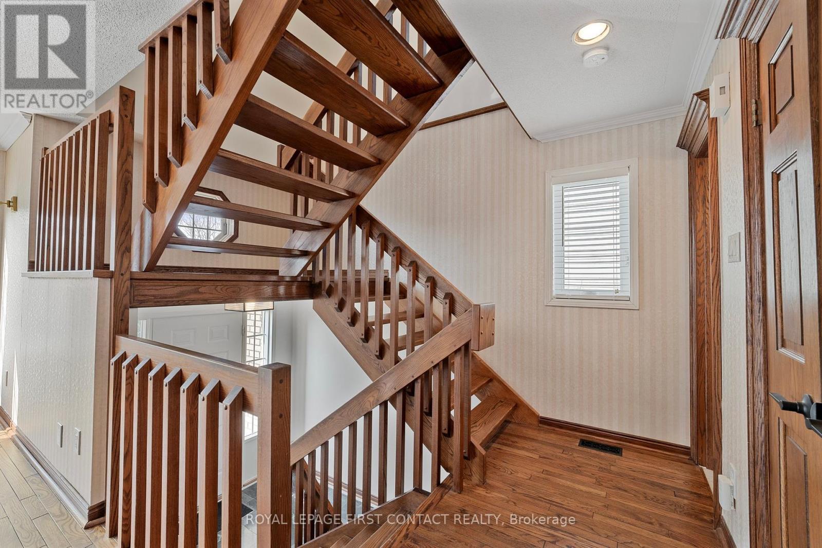 












36 KEMPENFELT DRIVE

,
Barrie,




Ontario
L4M1B9

