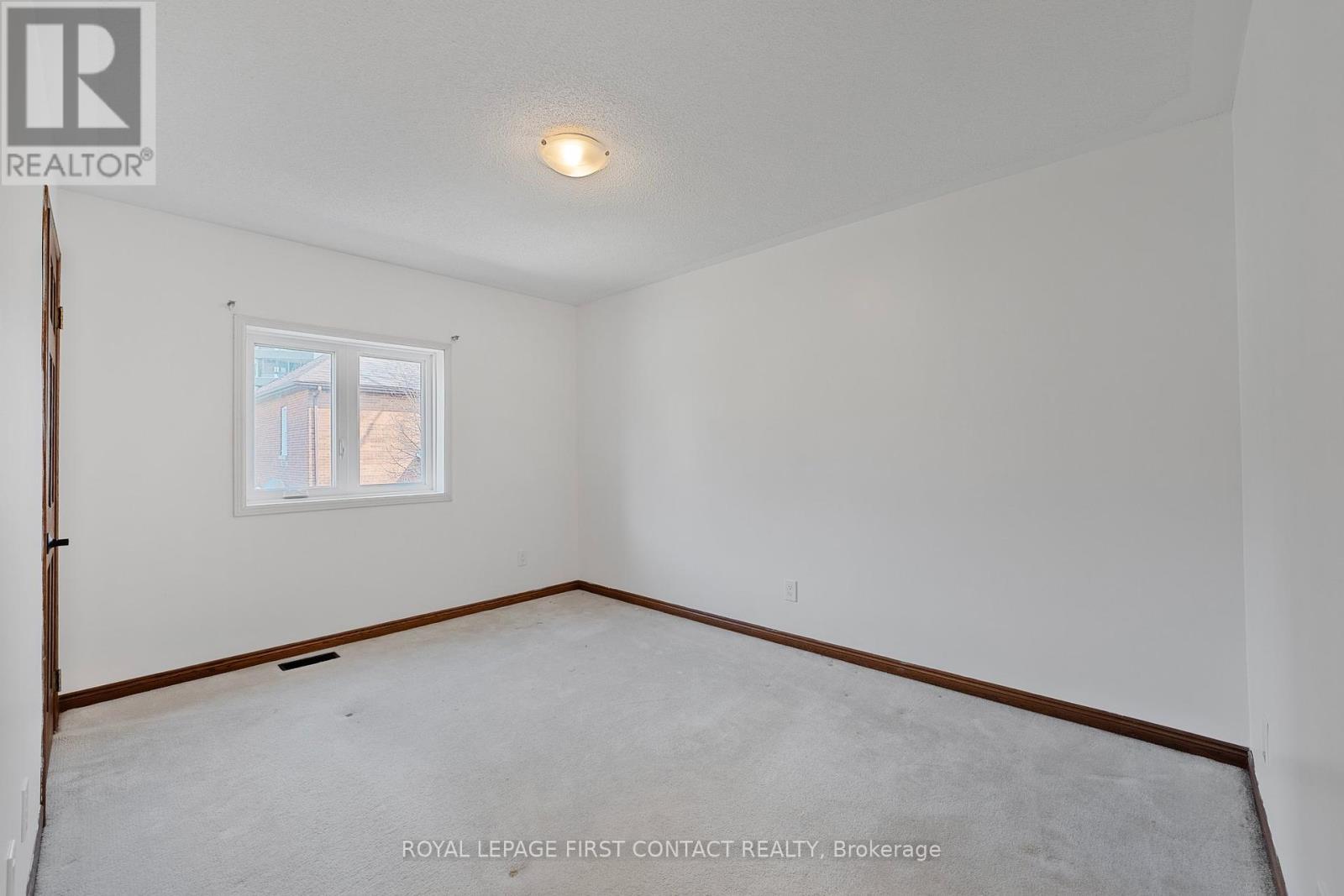 












36 KEMPENFELT DRIVE

,
Barrie,




Ontario
L4M1B9


