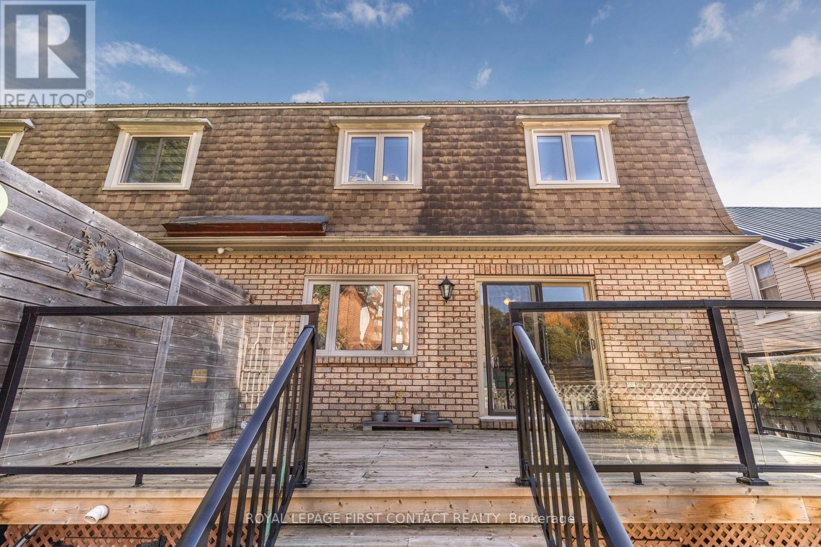 












36 KEMPENFELT DRIVE

,
Barrie,




Ontario
L4M1B9

