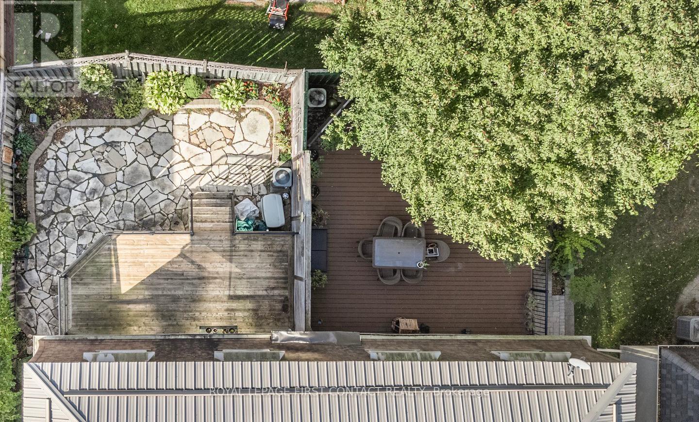 












36 KEMPENFELT DRIVE

,
Barrie,




Ontario
L4M1B9

