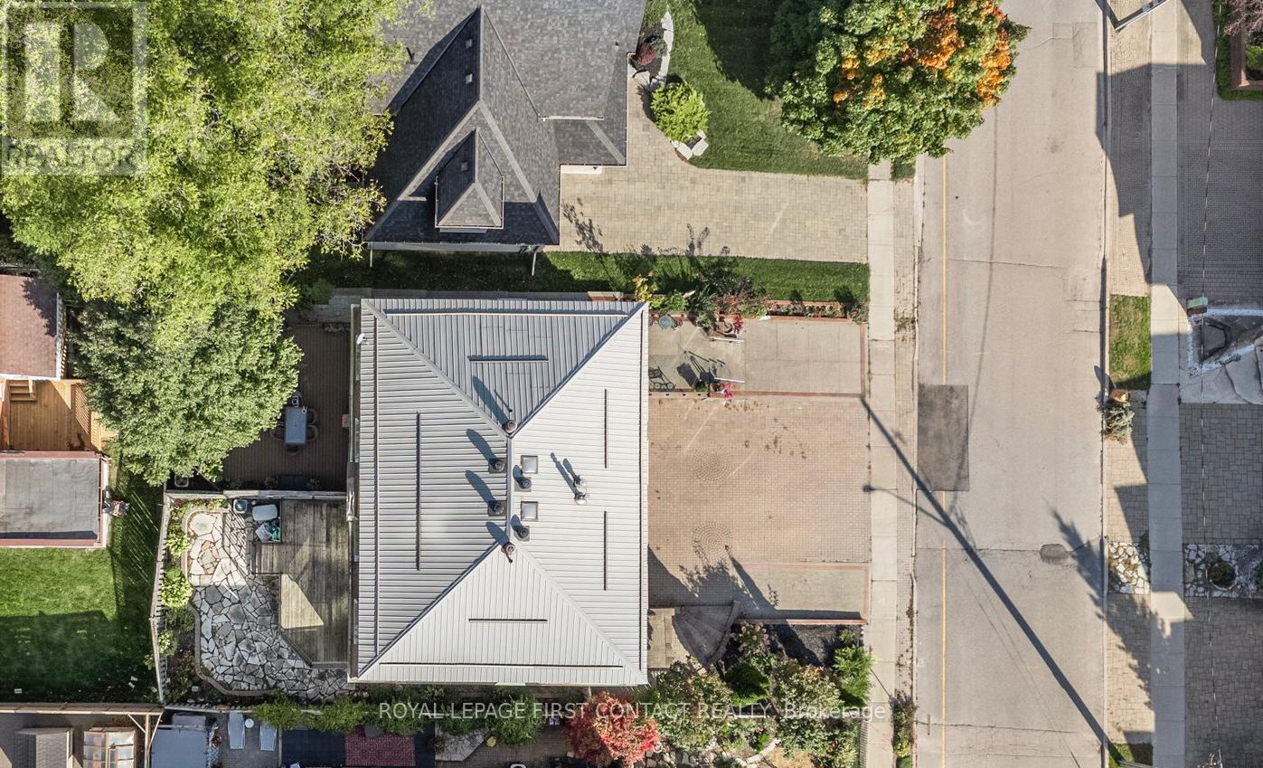 












36 KEMPENFELT DRIVE

,
Barrie,




Ontario
L4M1B9

