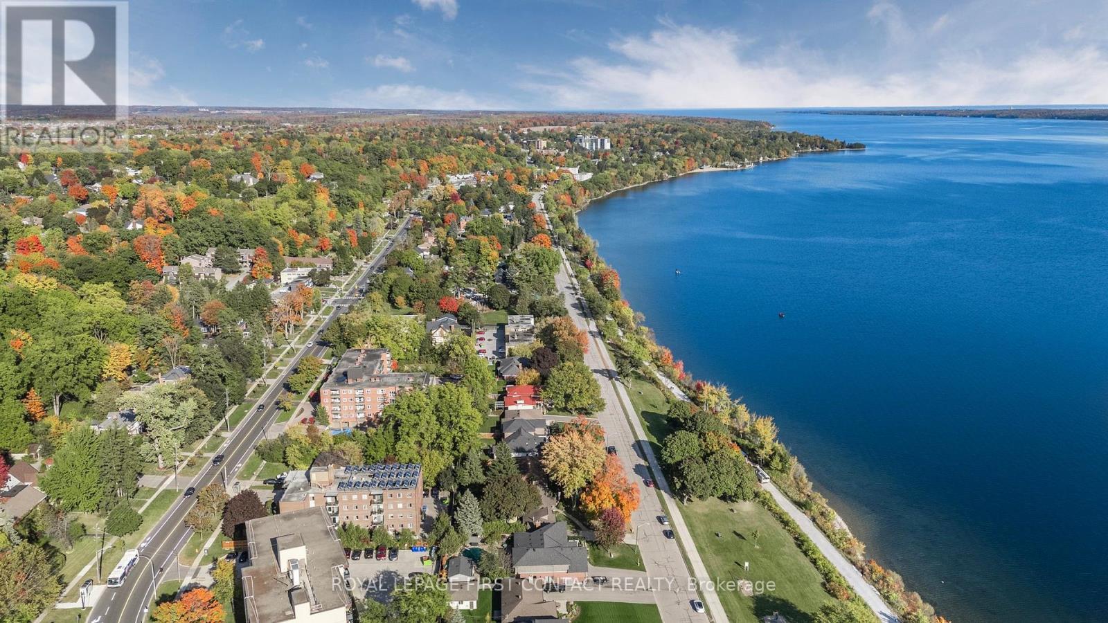 












36 KEMPENFELT DRIVE

,
Barrie,




Ontario
L4M1B9

