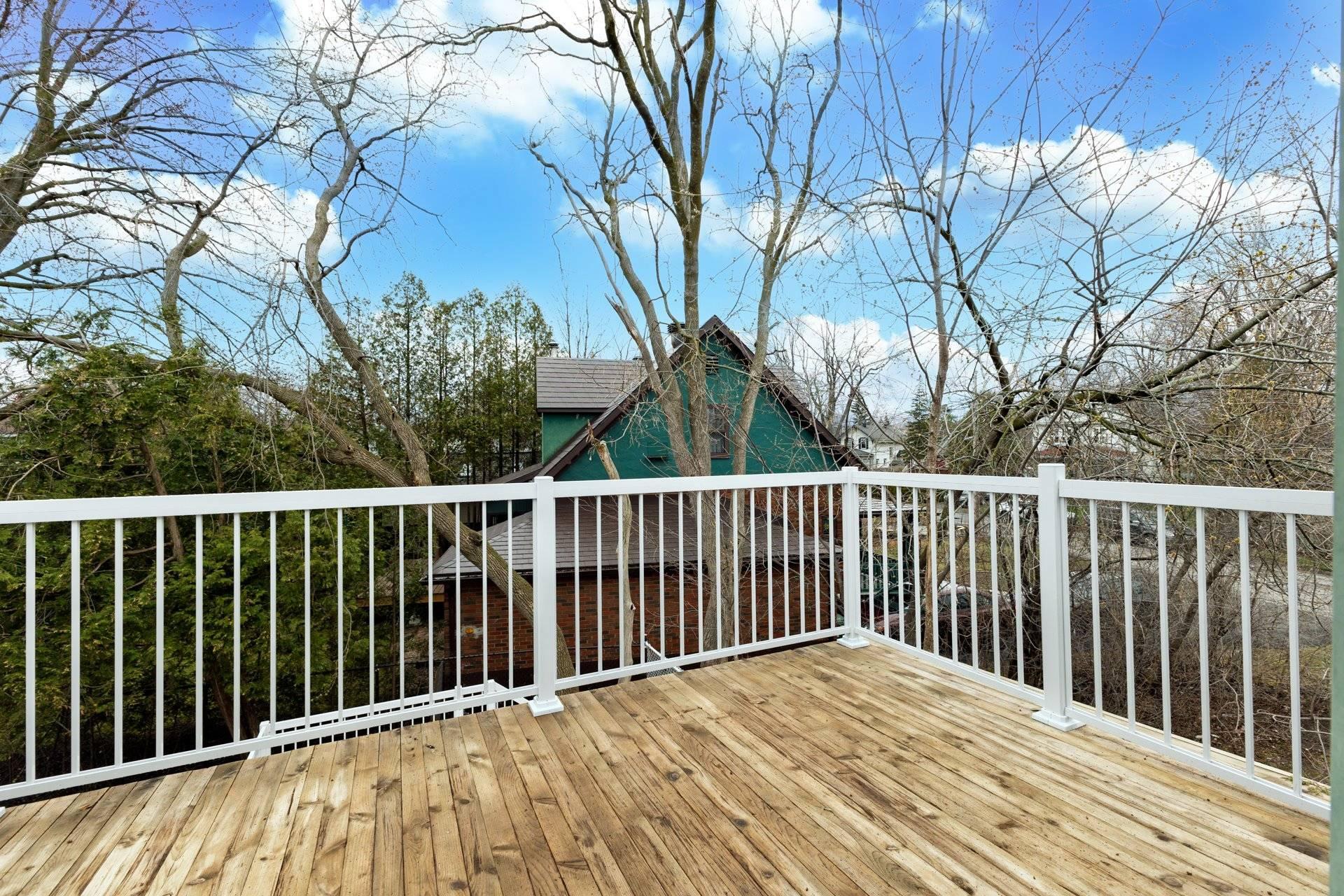 









2220


Av. Nightingale

,
Dorval,




QC
H9S2J9

