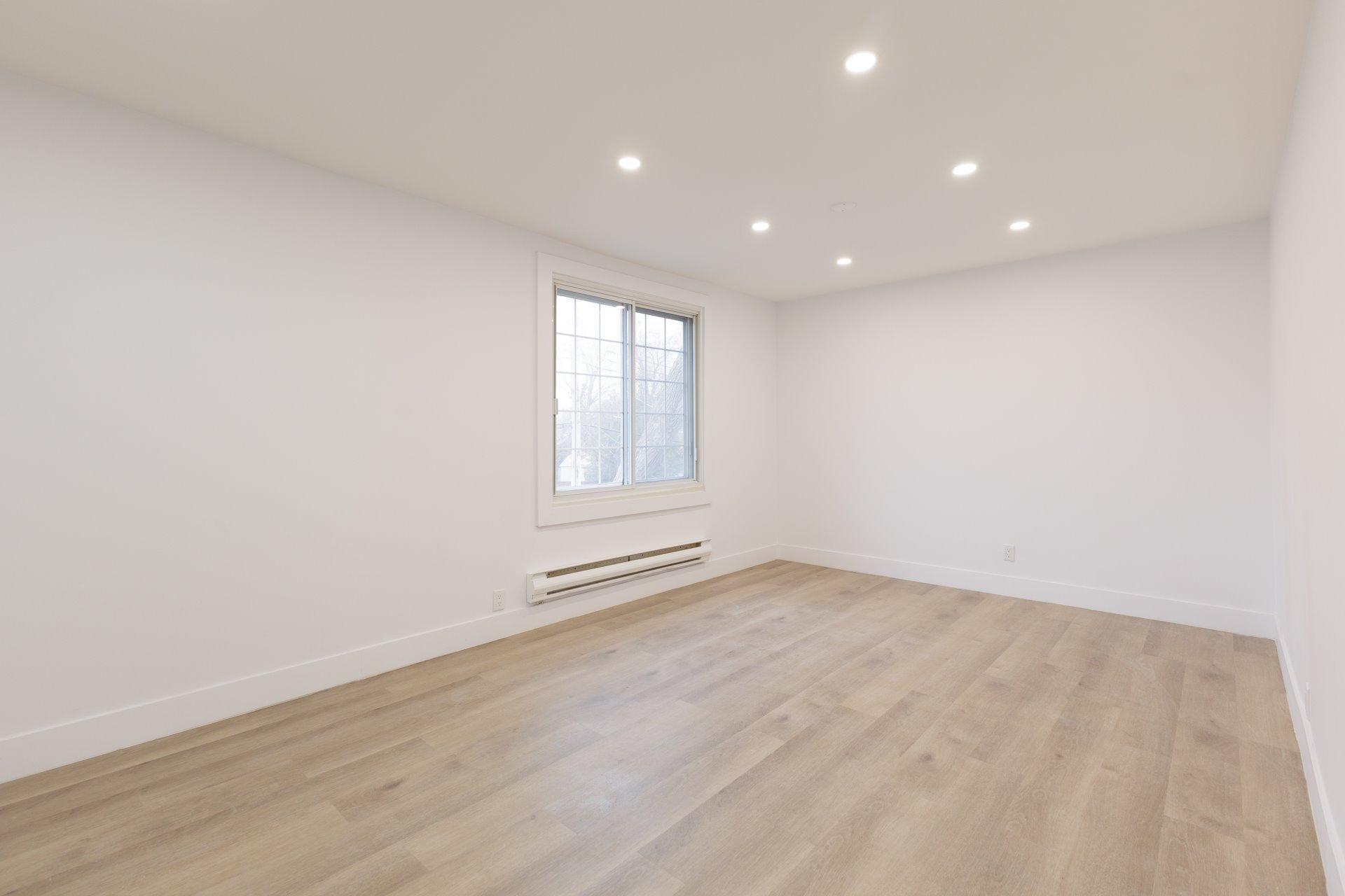 









2220


Av. Nightingale

,
Dorval,




QC
H9S2J9

