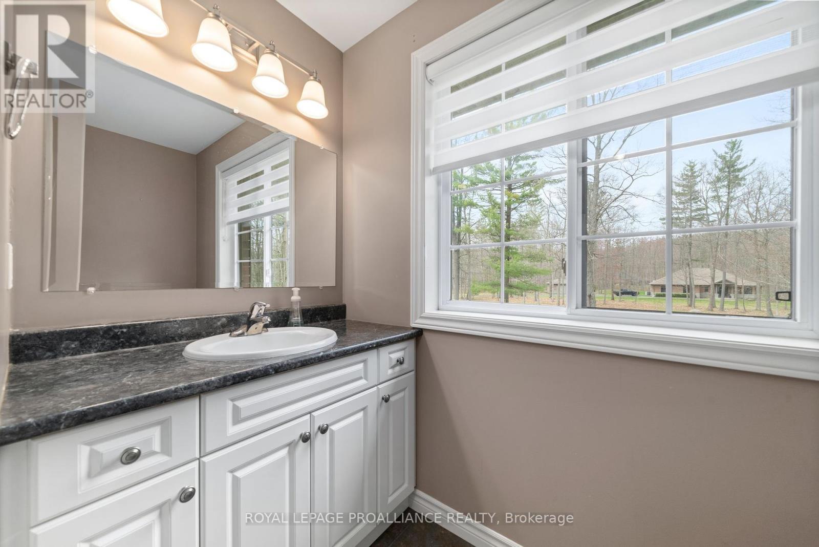 












2 OAK RIDGE DRIVE

,
Quinte West (Sidney Ward),




Ontario
K0K3E0

