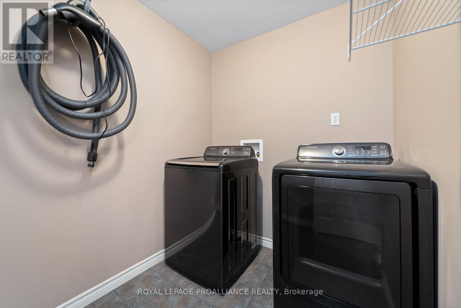 












2 OAK RIDGE DRIVE

,
Quinte West (Sidney Ward),




Ontario
K0K3E0

