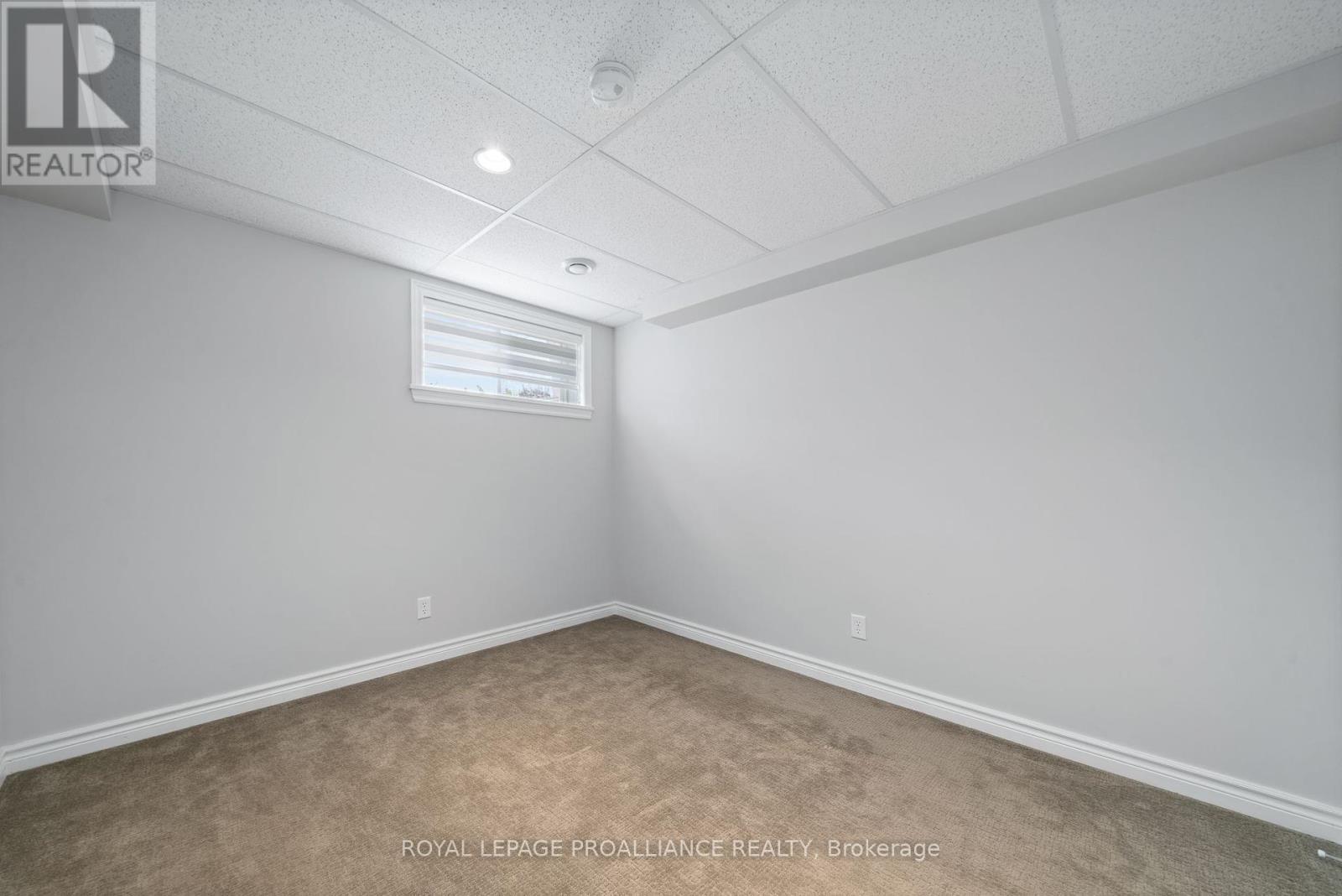 












2 OAK RIDGE DRIVE

,
Quinte West (Sidney Ward),




Ontario
K0K3E0

