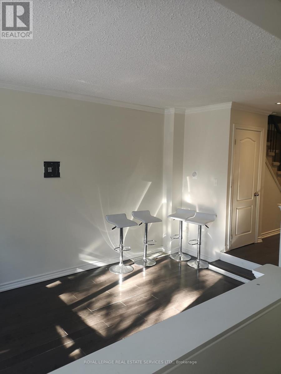 












15 - 12 LANKIN BOULEVARD

,
Orillia,




Ontario
L3V6T2

