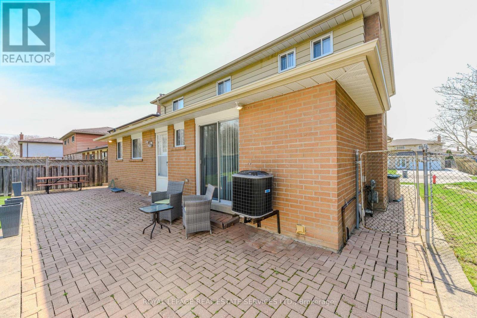 












2696 CRYSTALBURN AVENUE

,
Mississauga,




Ontario
L5B2N8

