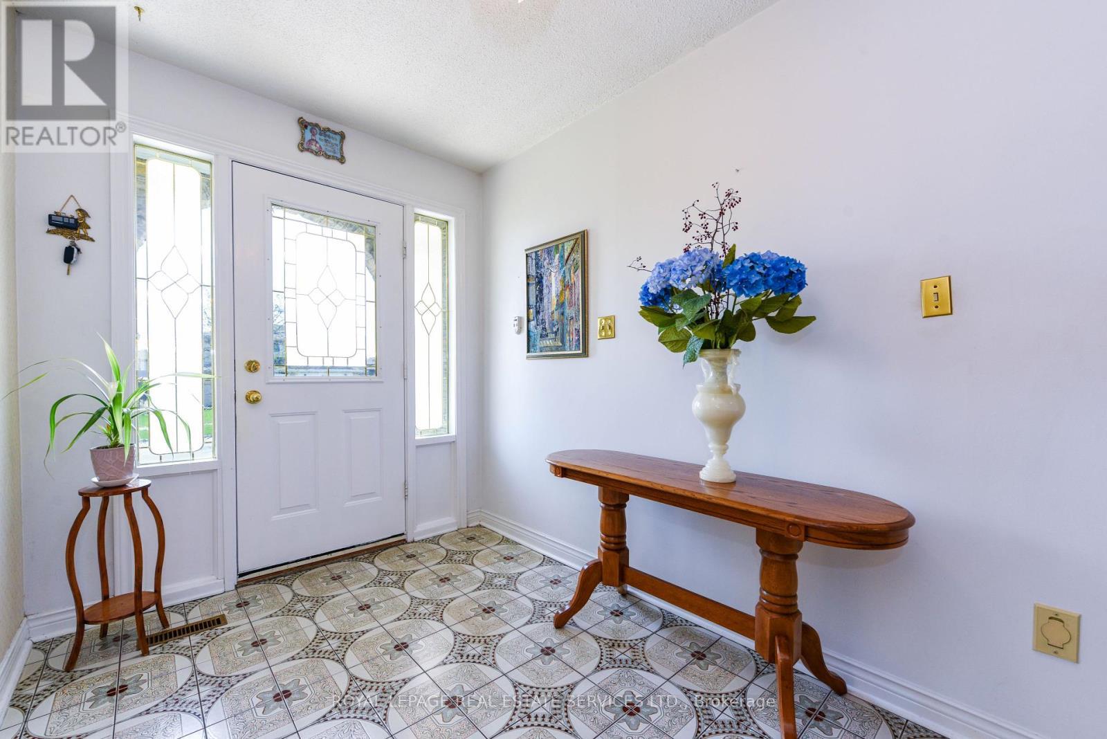 












2696 CRYSTALBURN AVENUE

,
Mississauga,




Ontario
L5B2N8


